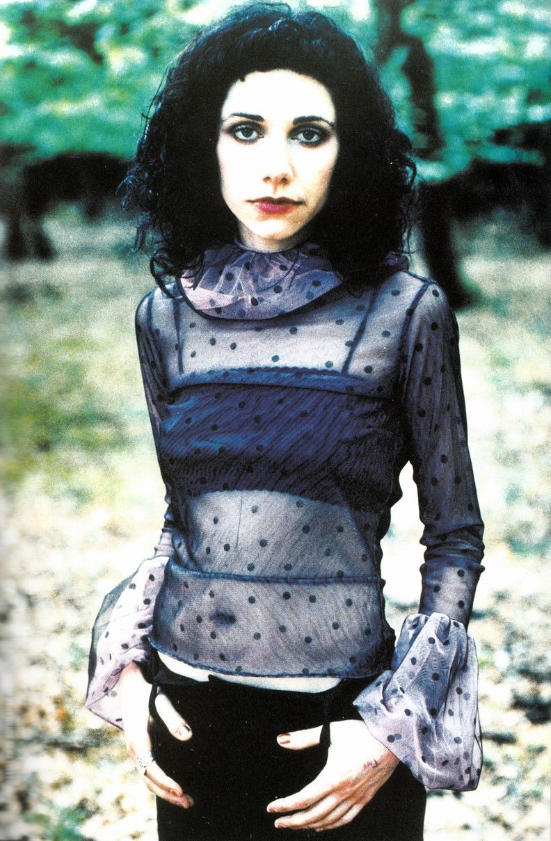 792x1209 The Many Faces Of Polly Jean: PJ Harvey's Evolution in Fashion & Music