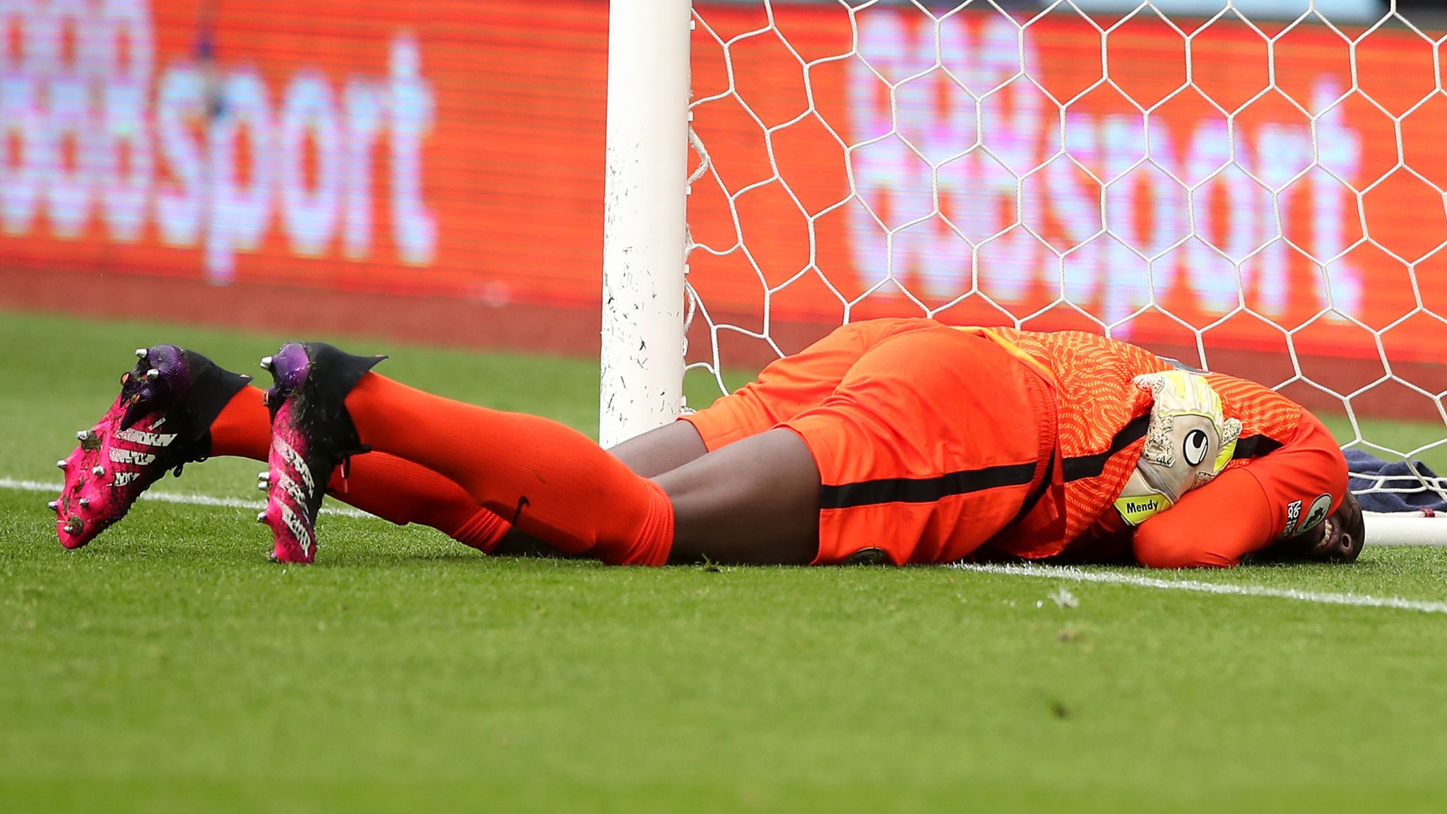 2048x1152 Edouard Mendy: Chelsea goalkeeper replaced through injury six days before Champions League final