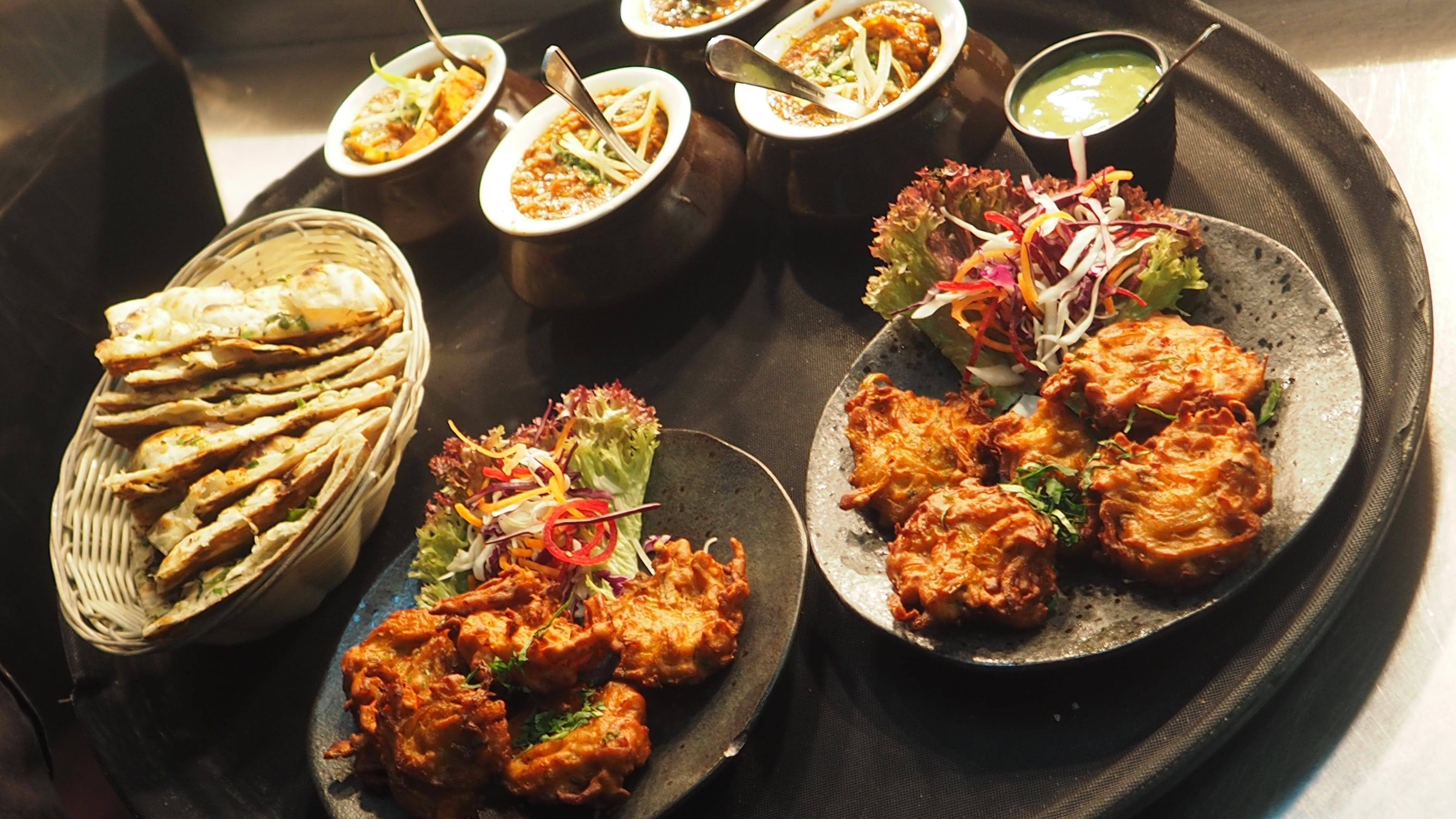 4608x2592 Cooked Dish Serve on Black Tray · Free