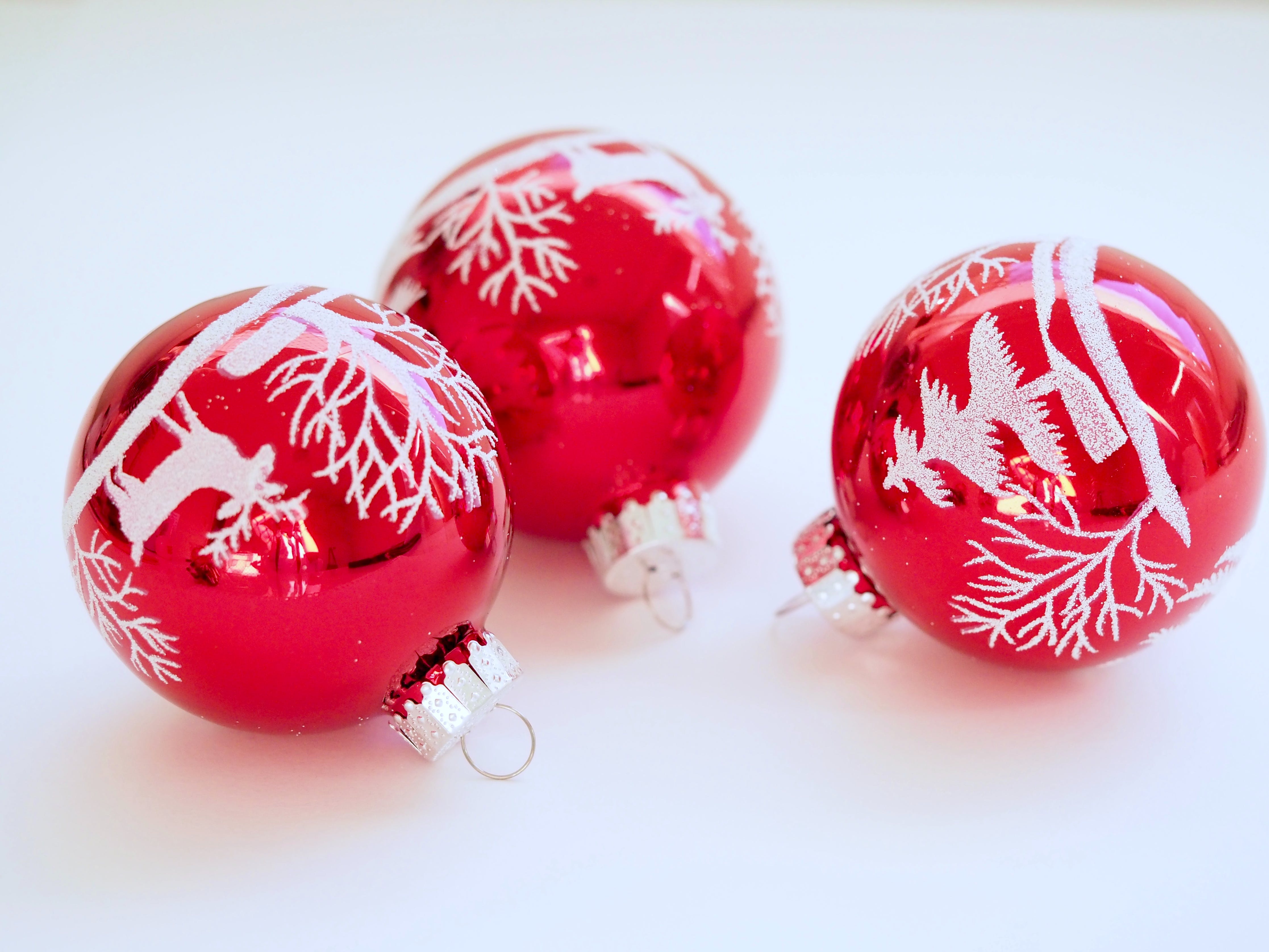 4467x3350 Three White And Red Christmas Tree Printed Baubles · Free