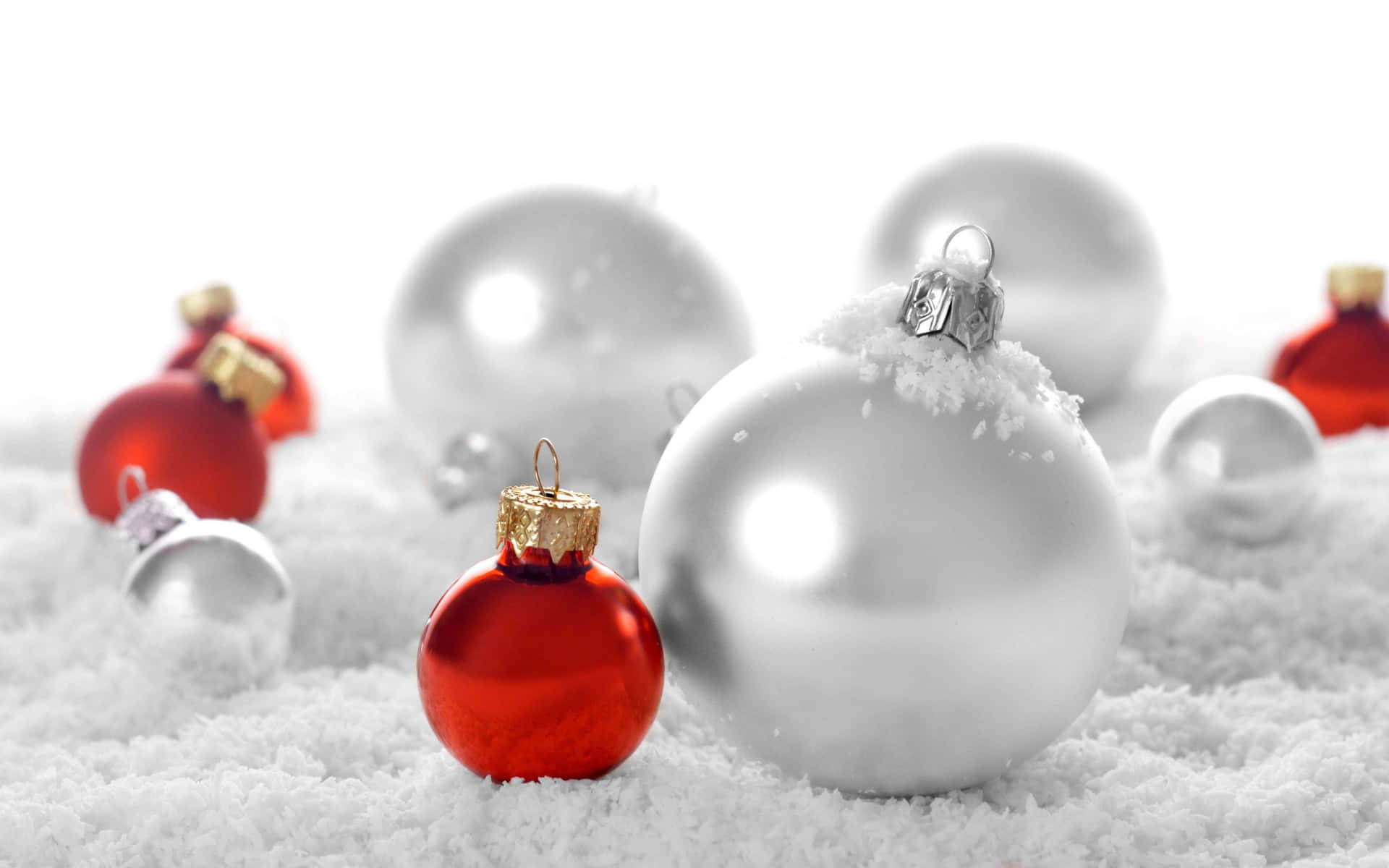 1920x1200 Download Big White Red Christmas Balls Ornaments Wallpaper