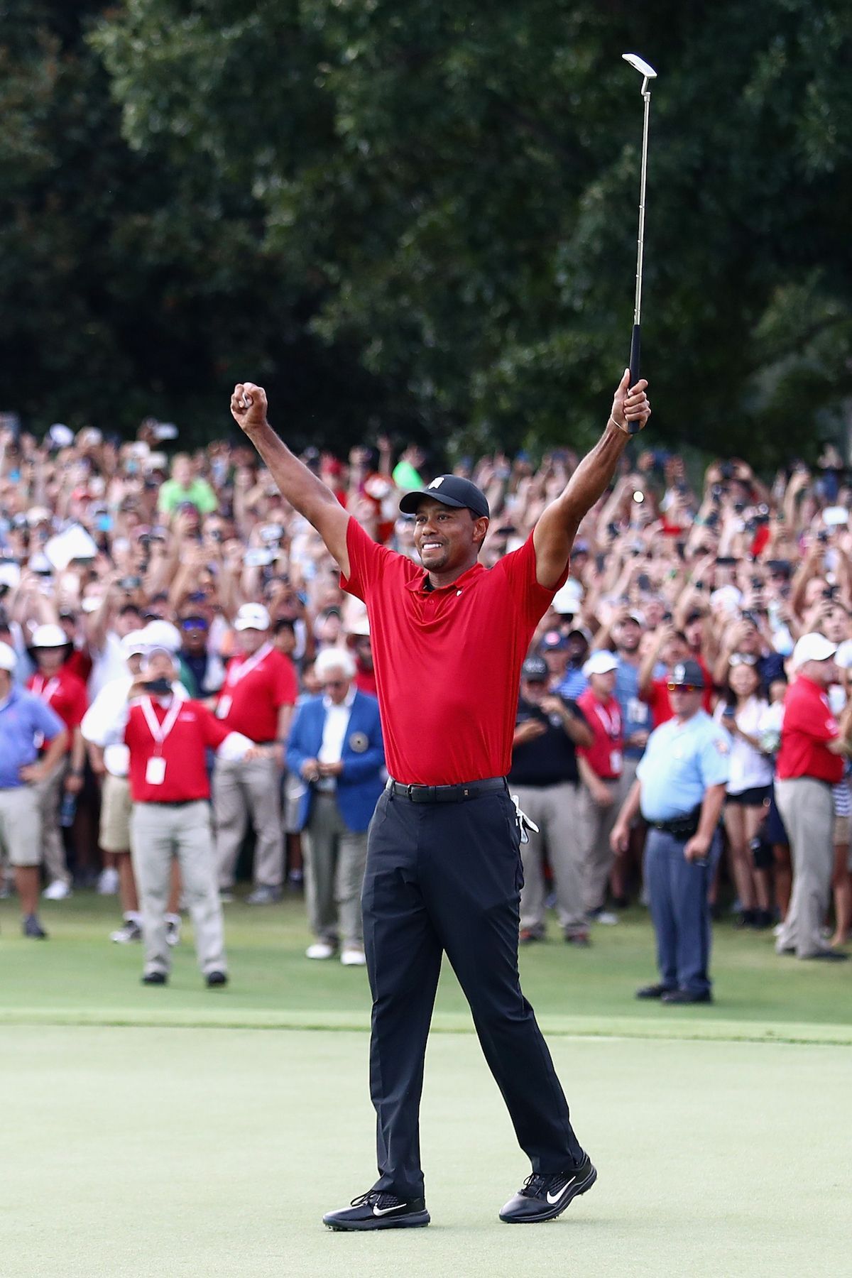 1200x1800 Tiger Woods Gets Kiss From Girlfriend, Wins First Golf Title in Five Years