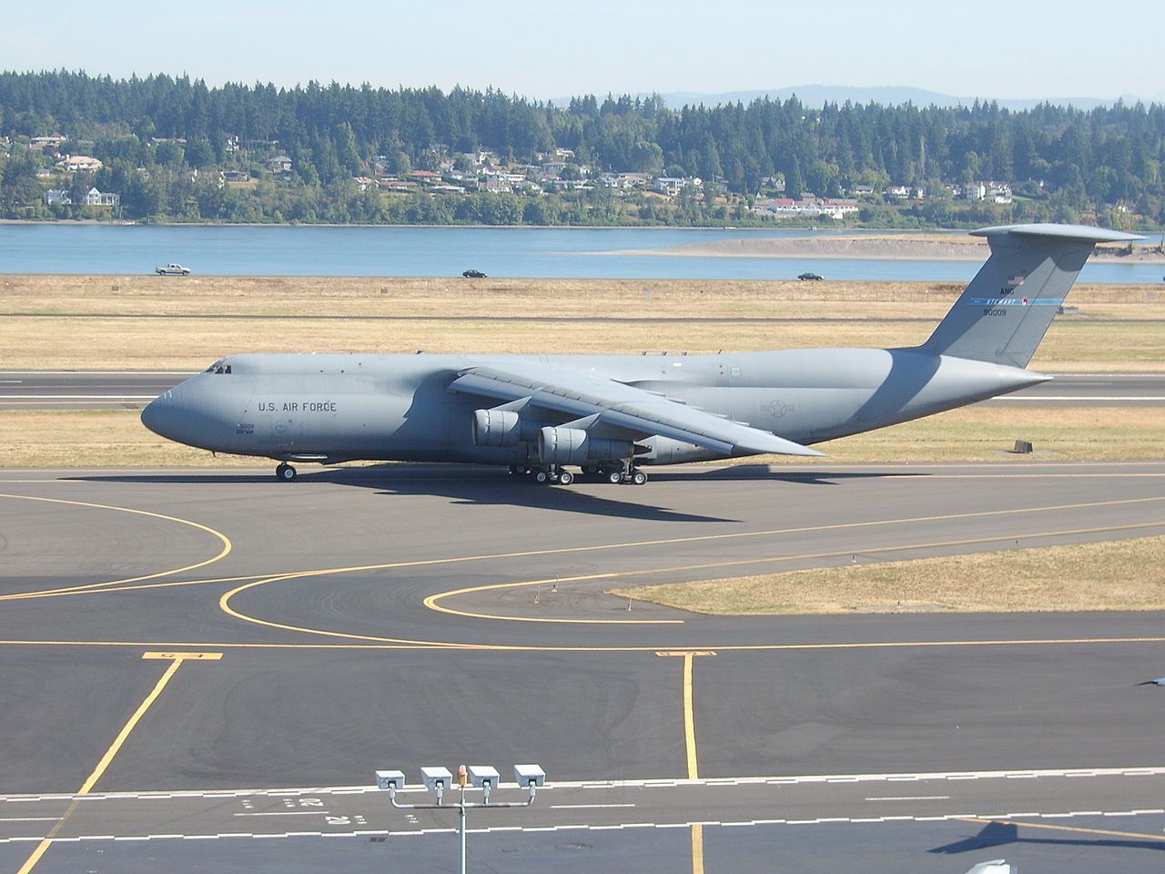 1280x960 Lockheed C 5 Galaxy Taxiing At
