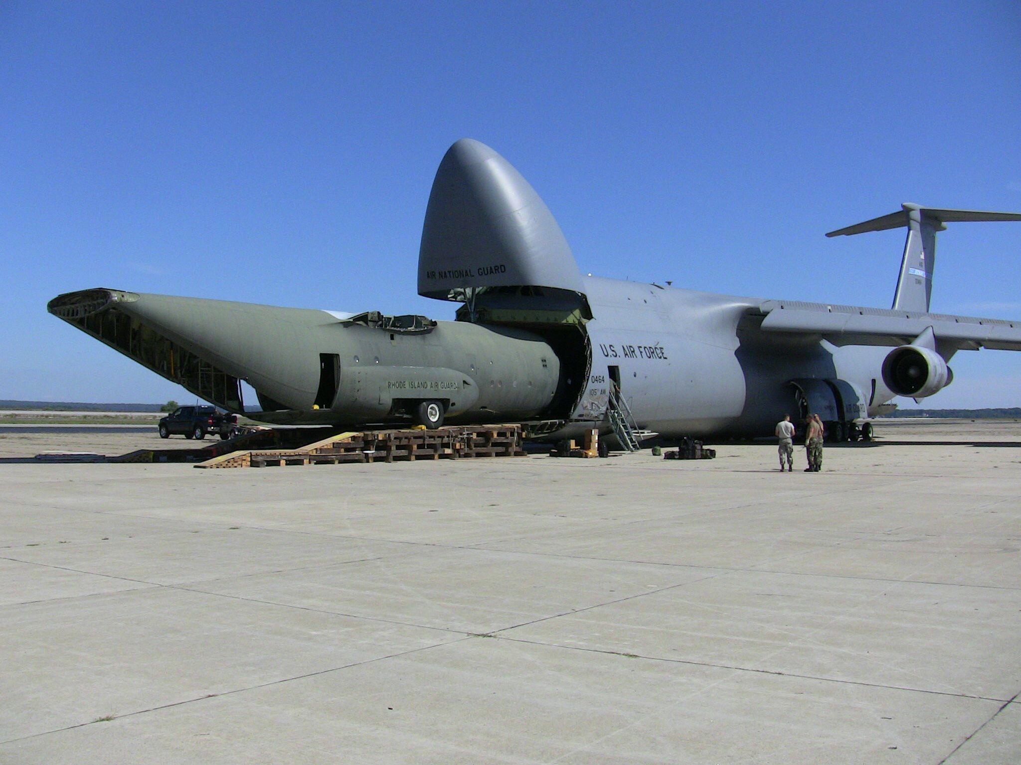 2048x1536 MachinePix on X: A Lockheed C130 Hercules being transported by a Lockheed C5 Galaxy. #planeception / X