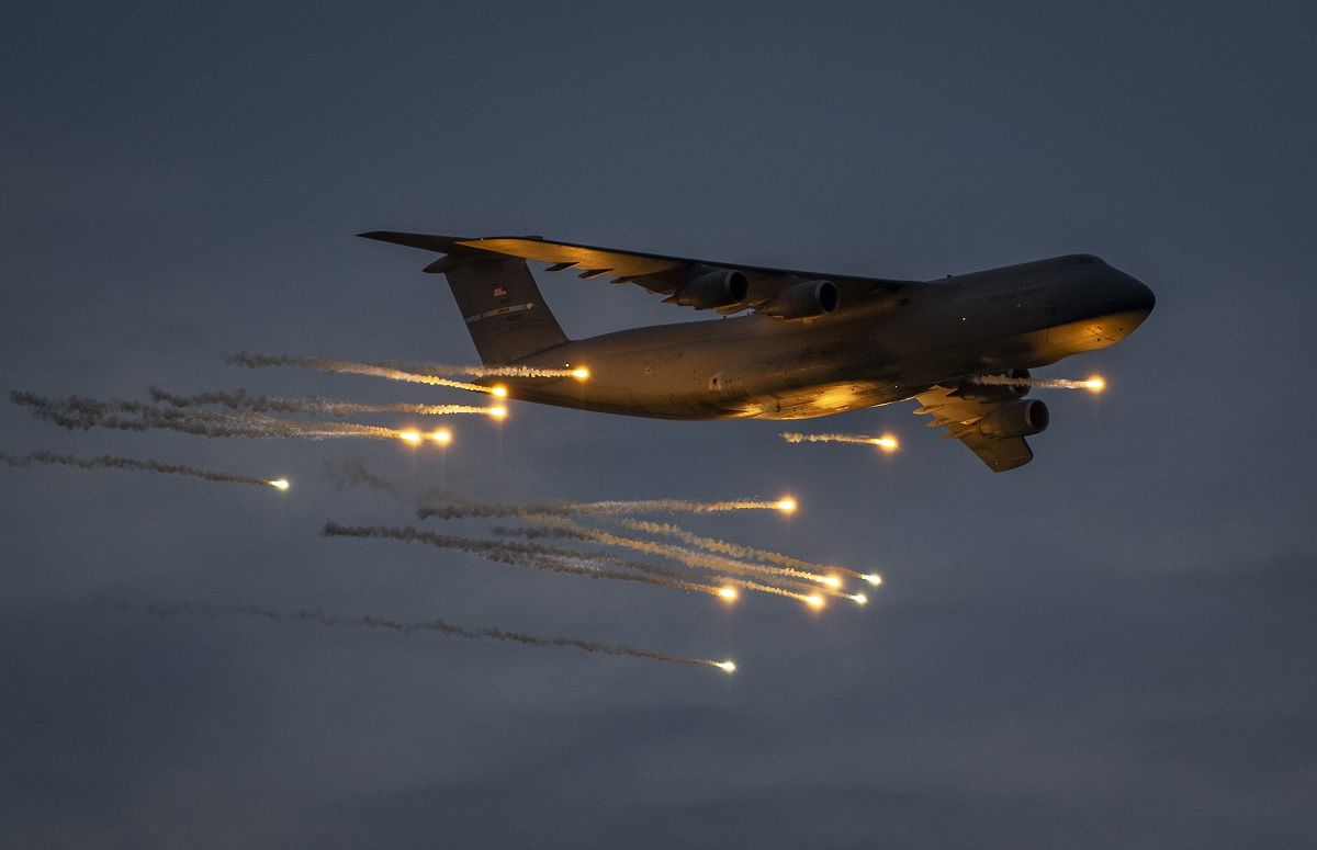 1200x775 Unique Photo Show Massive C 5M Super Galaxy Conducting Night Countermeasures Testing Aviation Geek Club