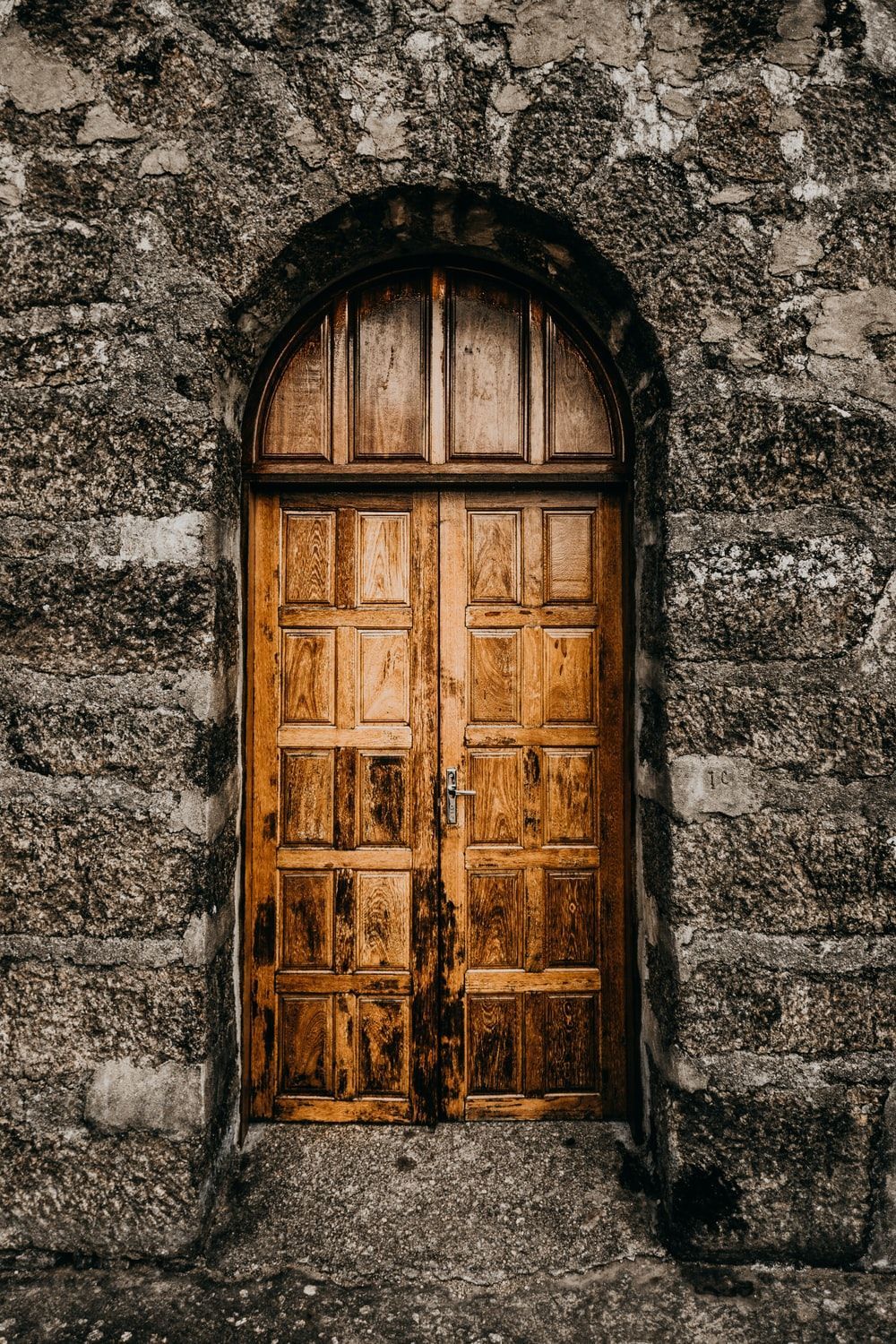 1000x1500 Wood Door Wallpaper