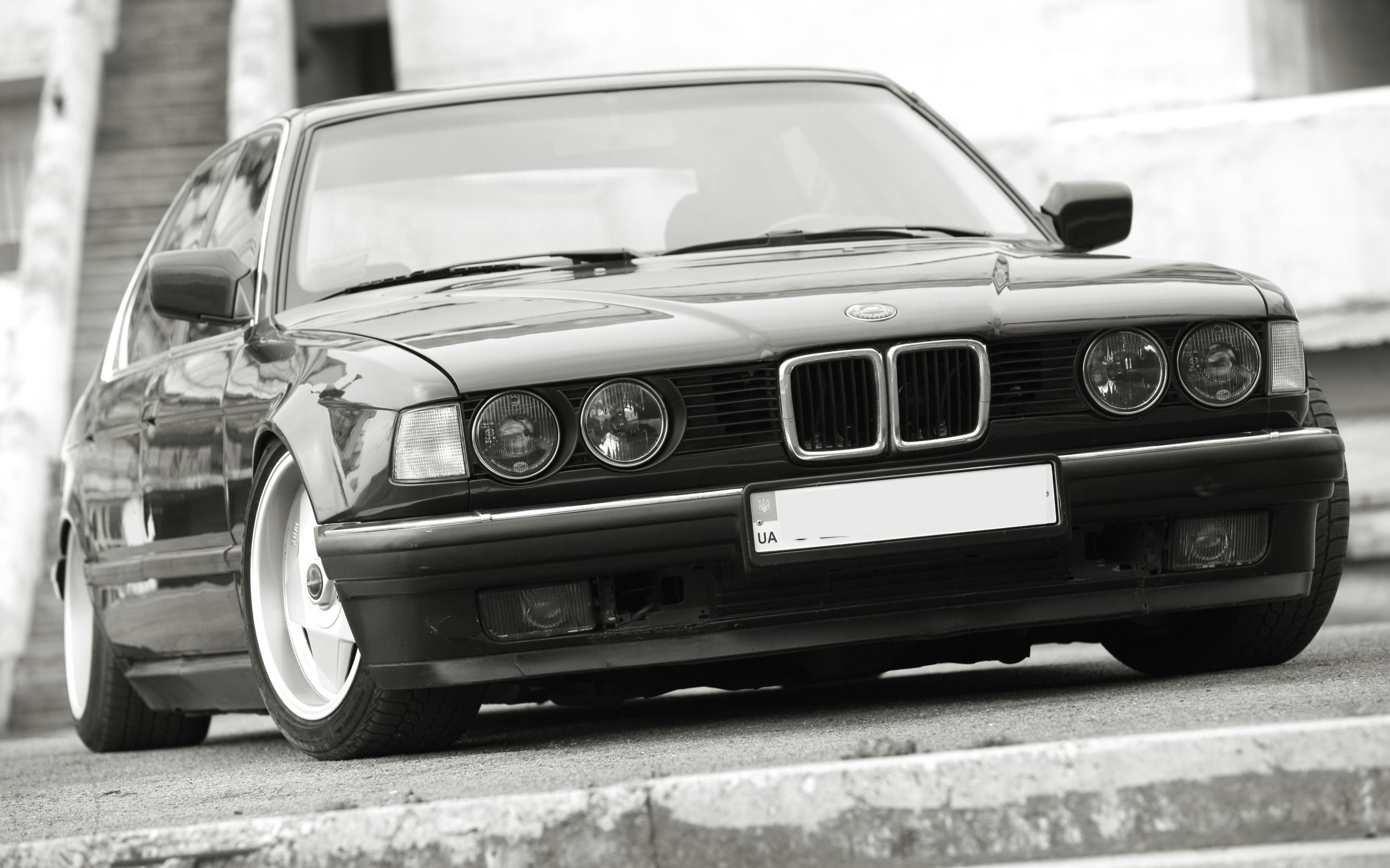 2880x1800 BMW E32 Wallpaper