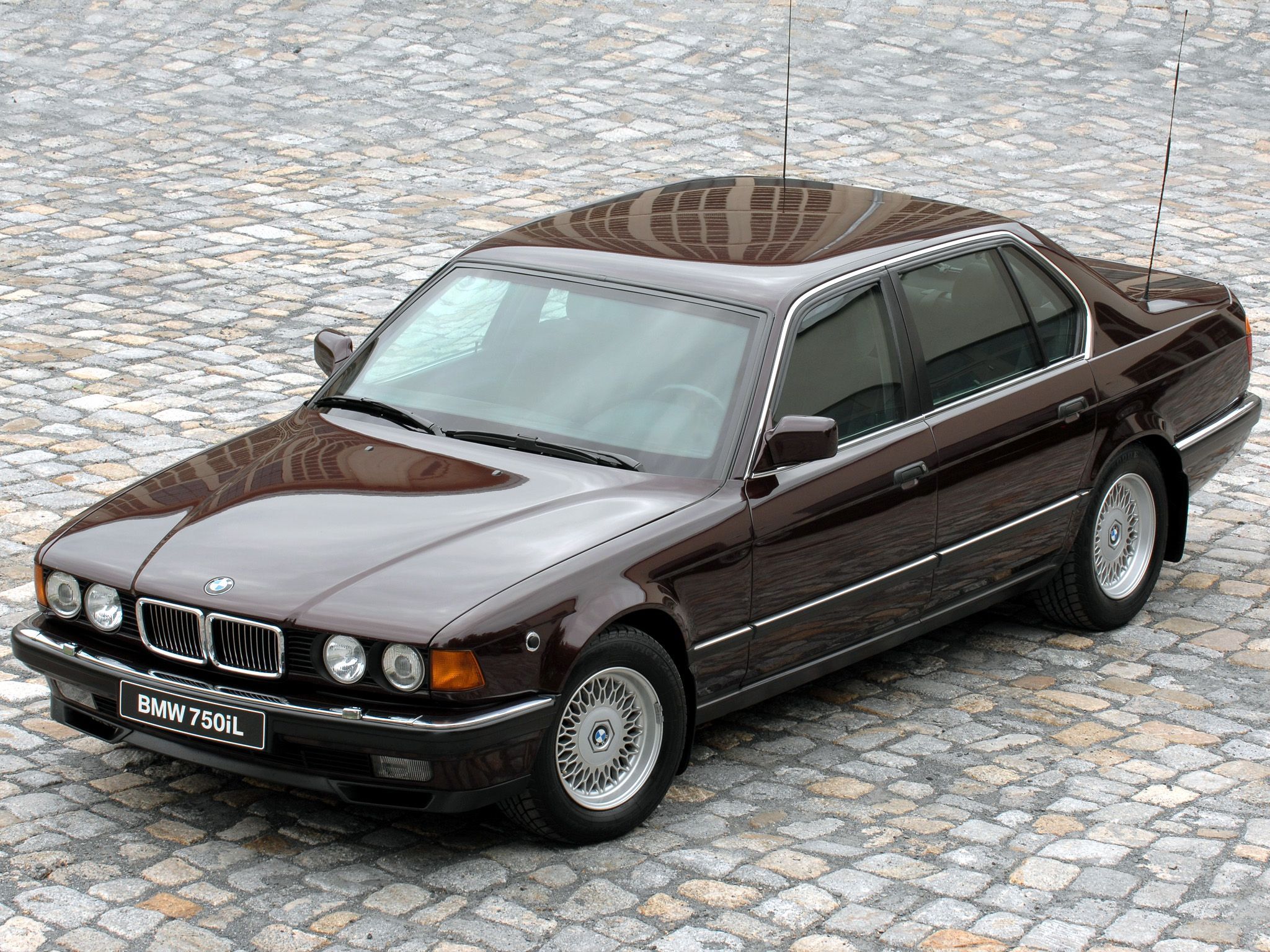 2048x1536 Armored BMW 750iL Security E32 luxury wallpaperx1536