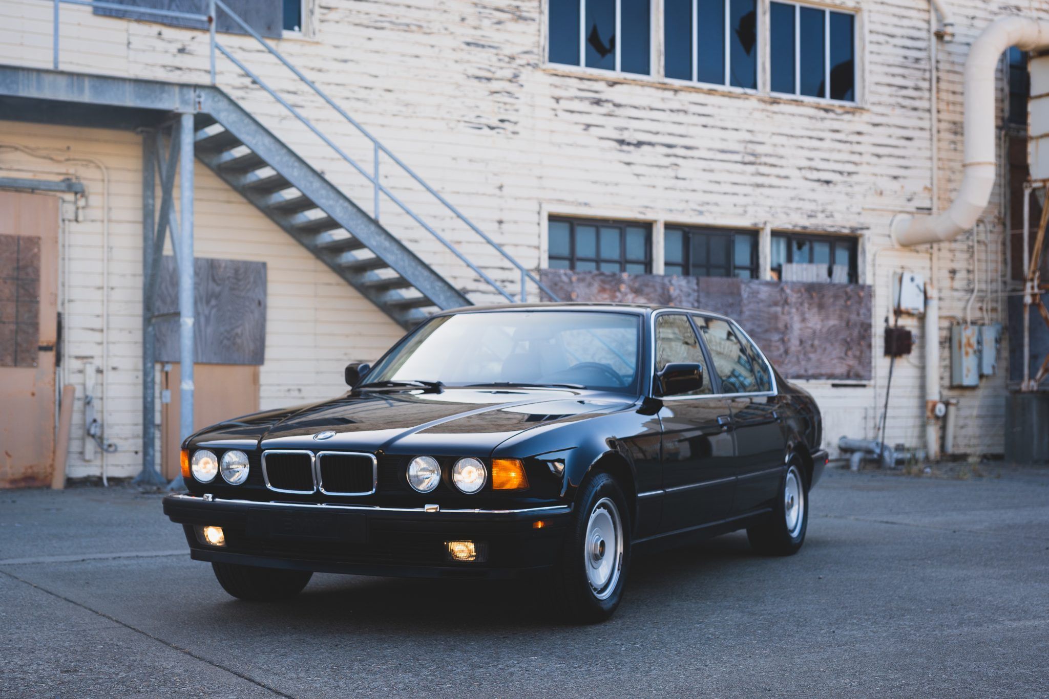 2048x1366 BMW 750iL