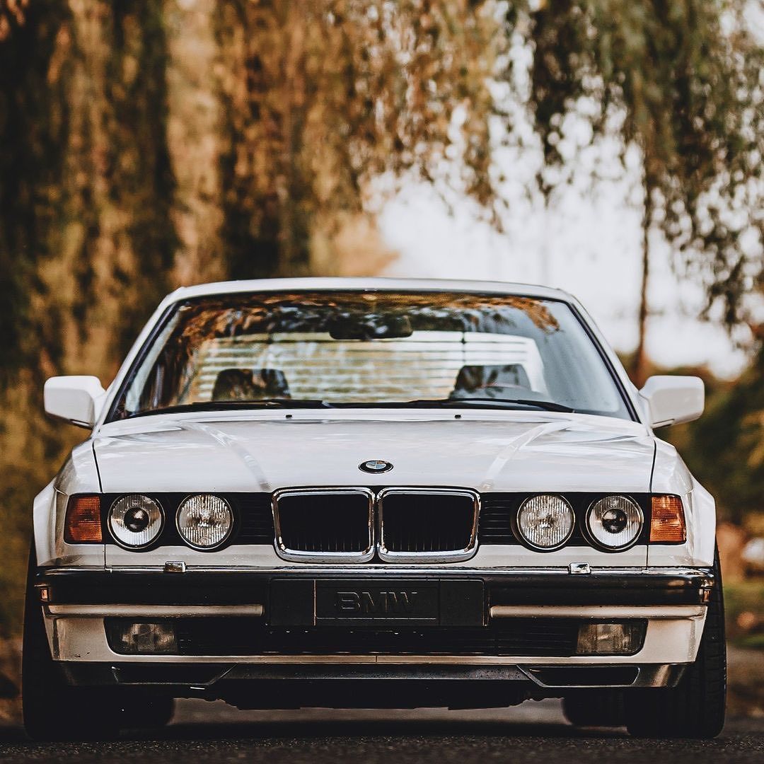 1080x1080 Бмв-Мерс on Instagram: “#e32 #bmw #bmwe32 #syndykat #syndykatnieistnieje #chotowa #jesien #ulubionefoto #v8 #usdm #youngtimer #usdm”. Bmw, Bmw cars, Instagram