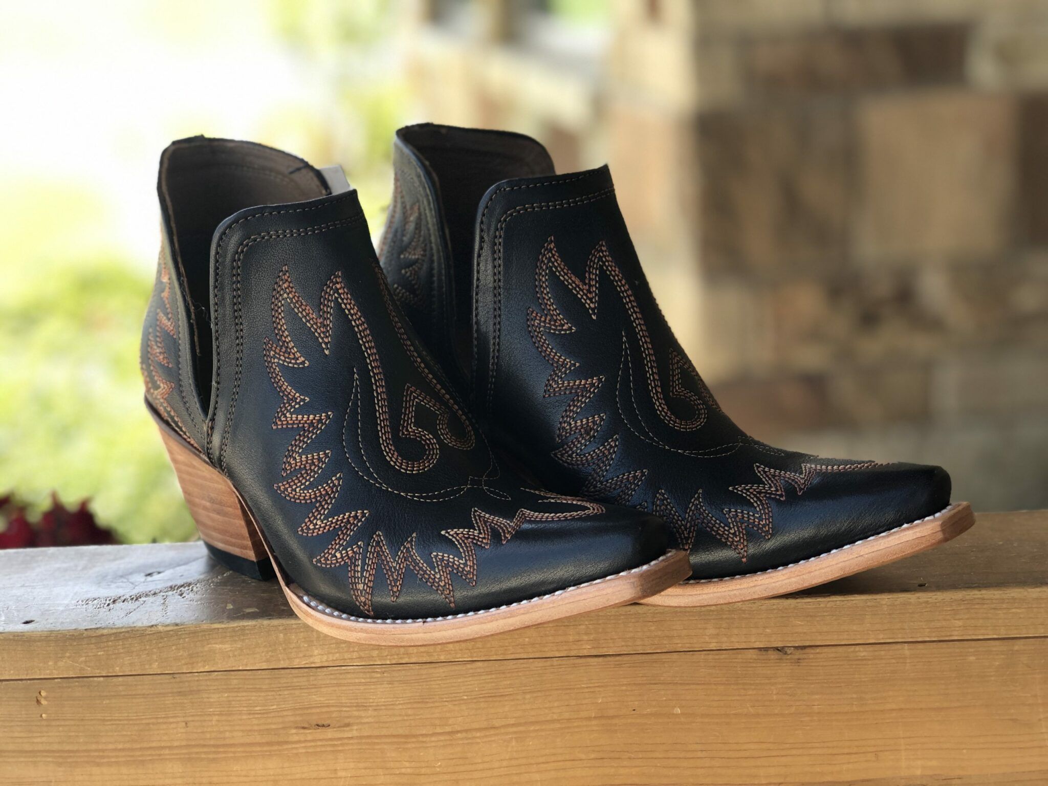 2048x1536 Ariat Dixon Brooklyn Black