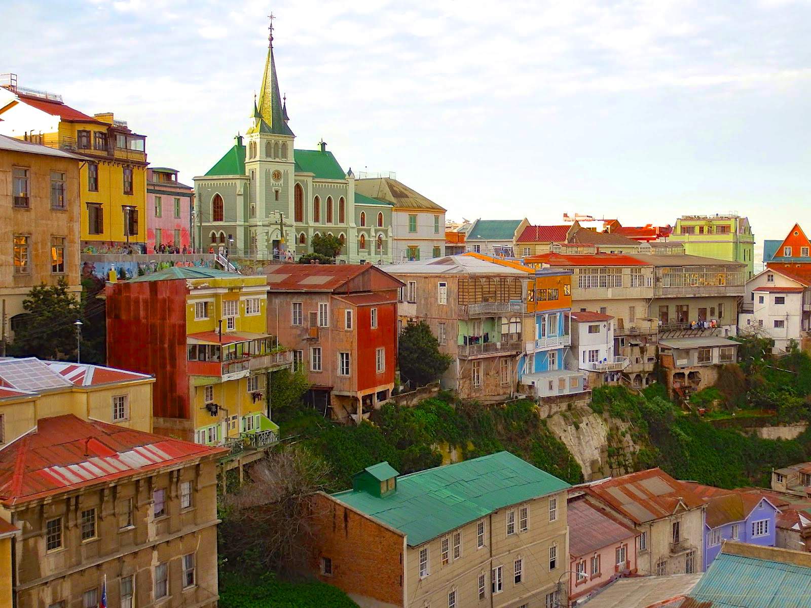 1600x1200 A Guide to Visiting Valparaiso in Chile