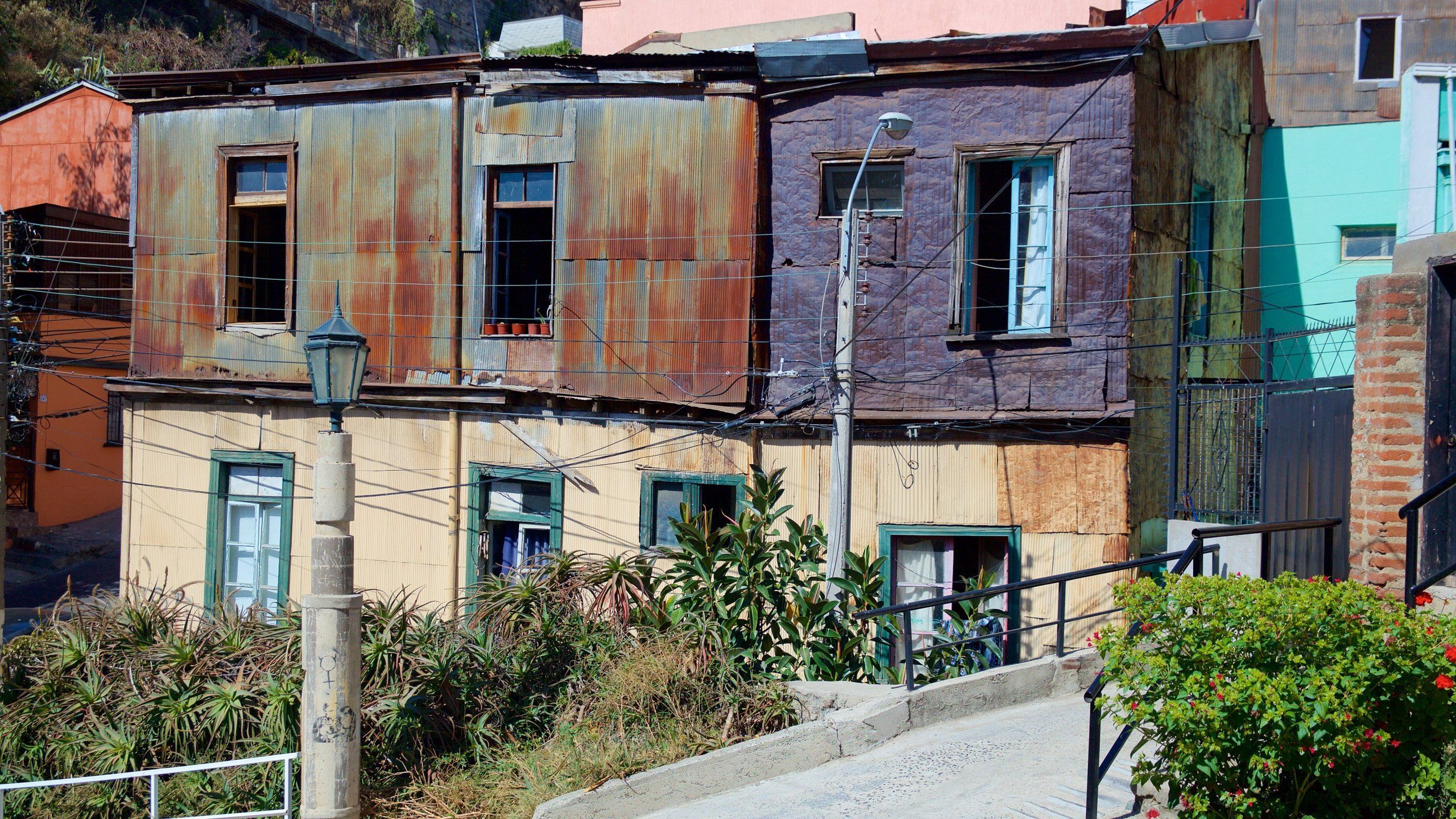 2560x1440 Open Air Museum of Valparaiso in Valparaiso and Activities