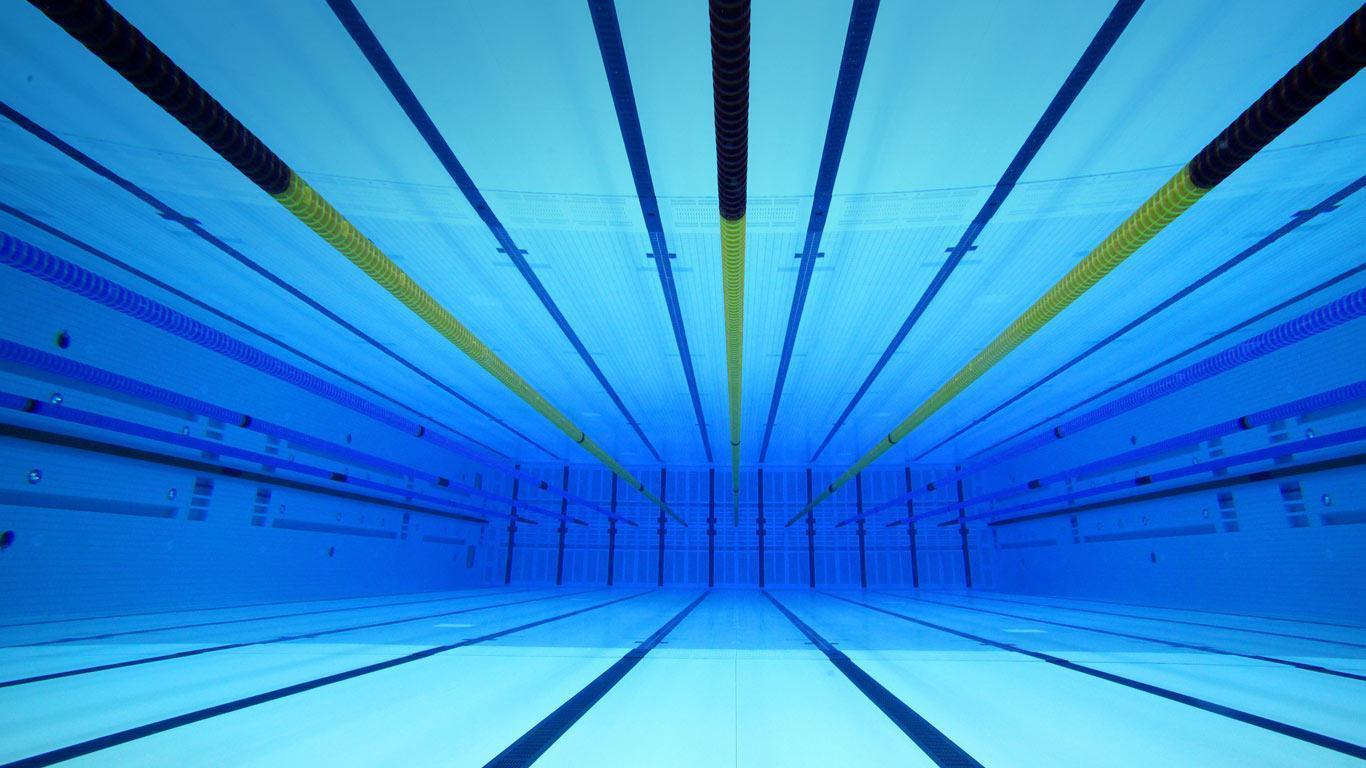1366x768 Swimming Wallpaper