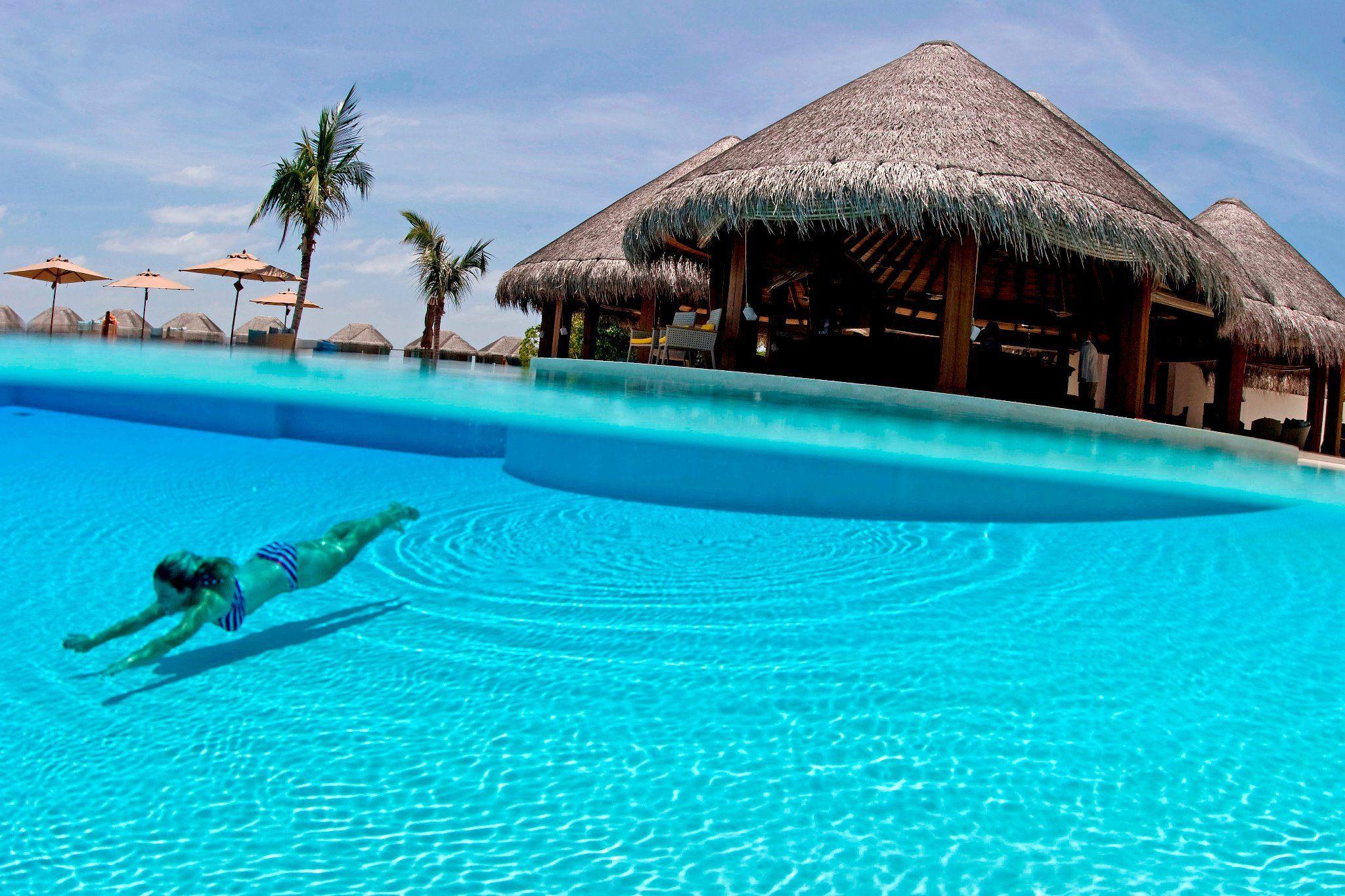 2048x1365 Swimming Pool Diane Murphy