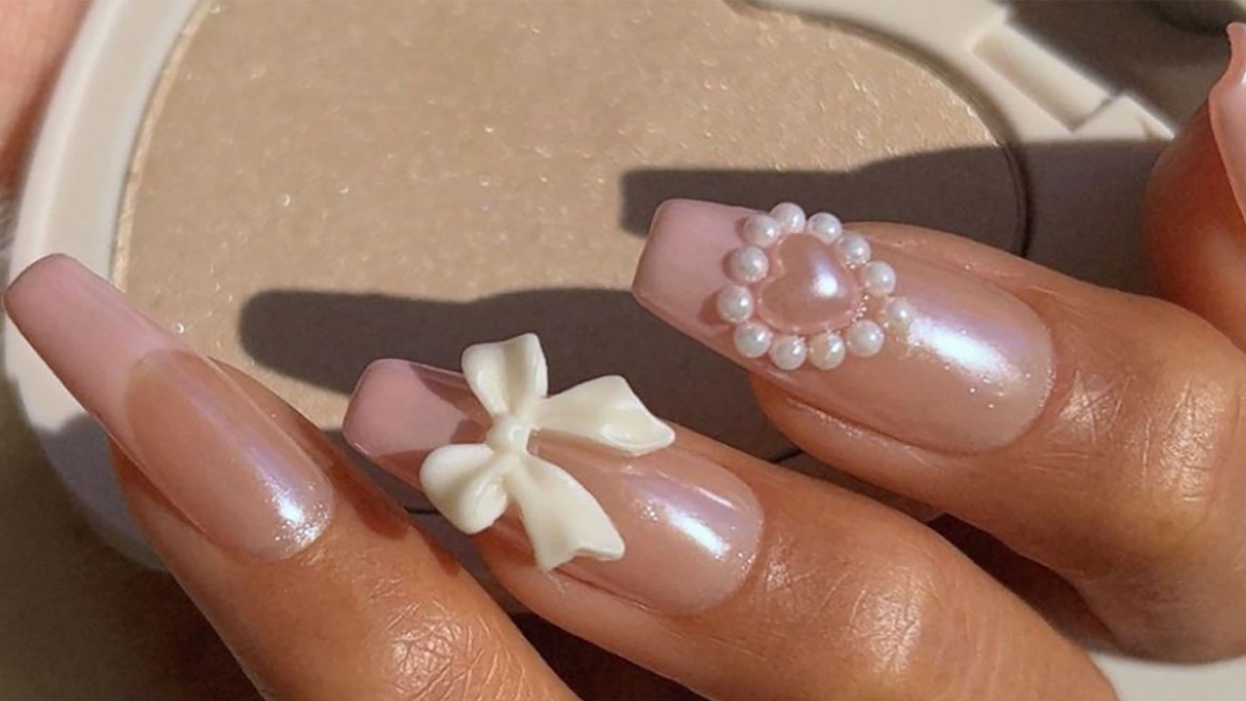 2560x1440 Coquette Nails Are Taking Off On TikTok
