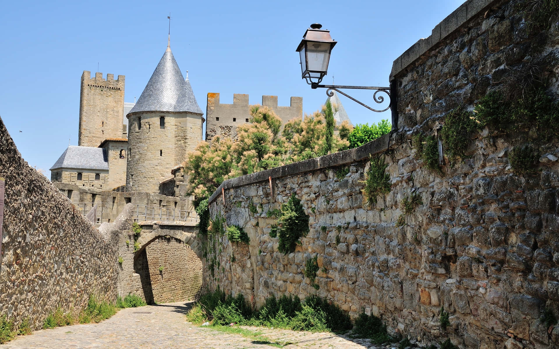 1920x1200 Download Arched Street In The Cite De Carcassonne Wallpaper