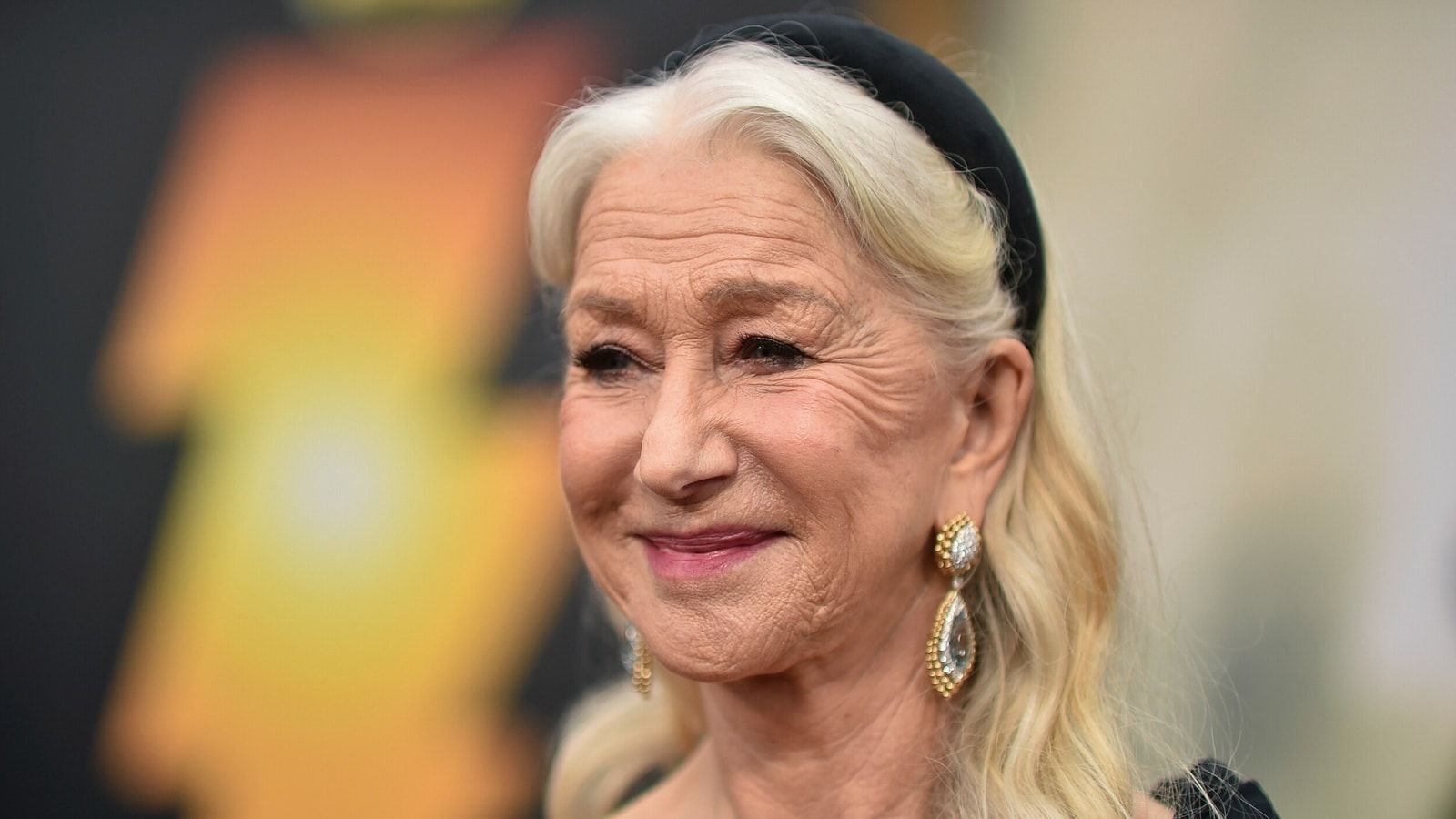 1600x900 Helen Mirren, Goes Makeup Free And Rocks Colorful Outfit In Rare Outing