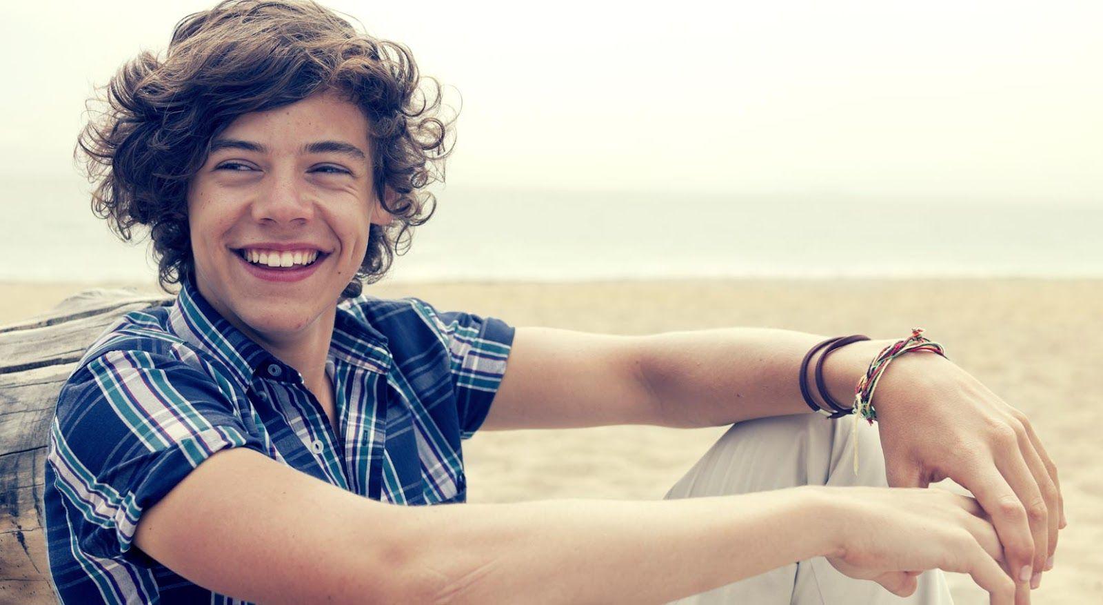 1600x877 Harry Styles Wallpaper