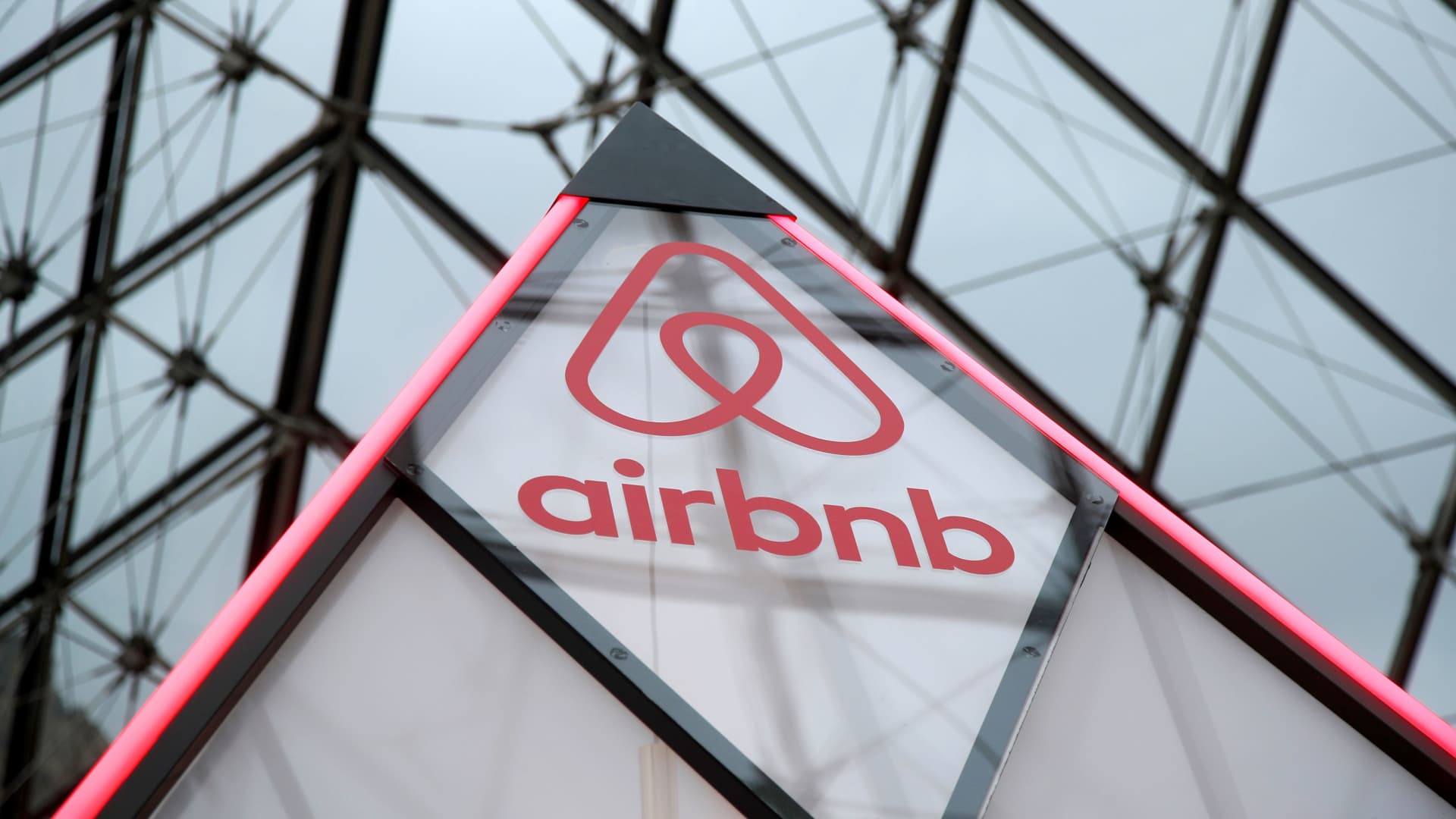 1920x1080 Airbnb launches first hosting platform for apartment tenants