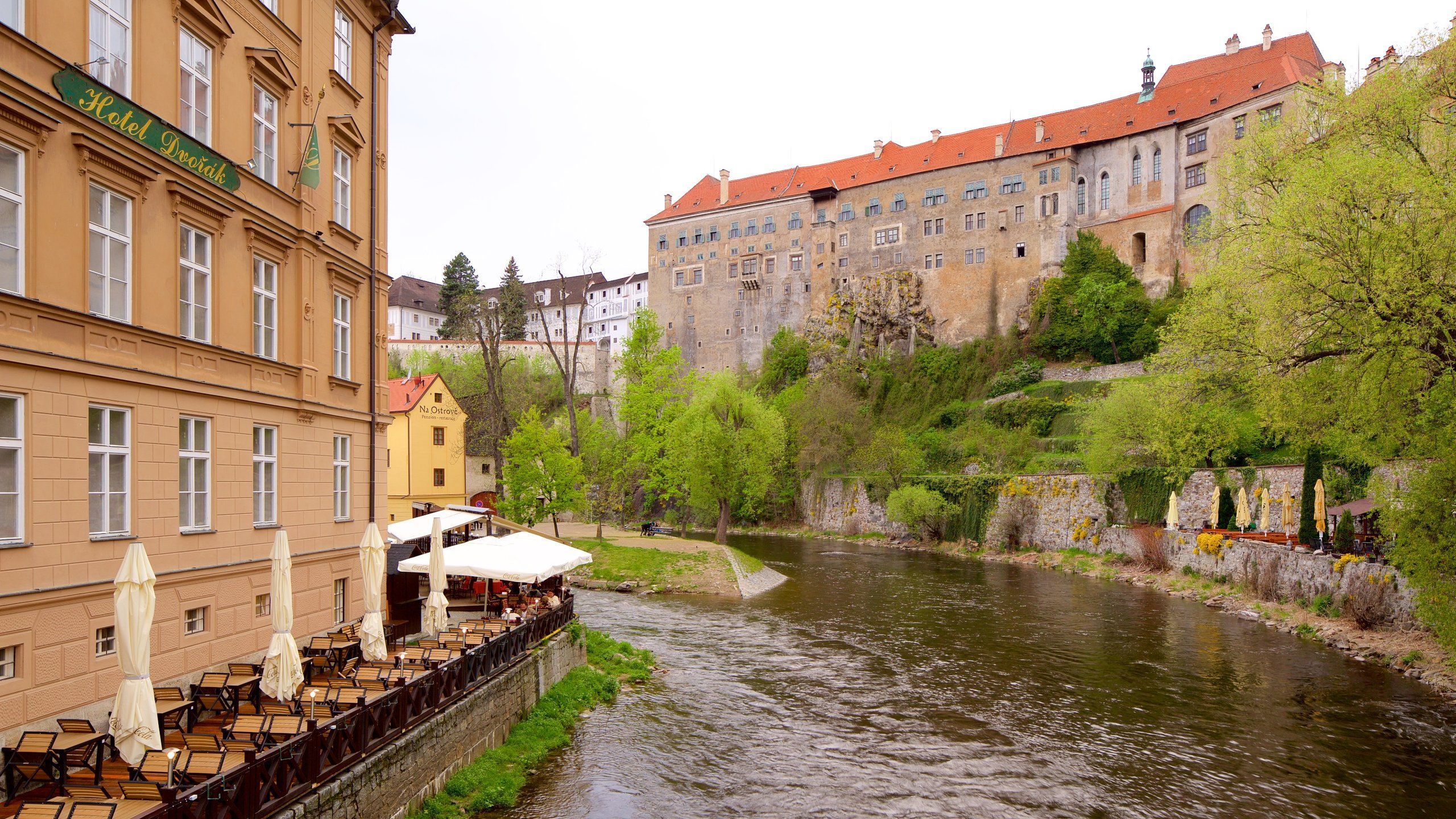 2560x1440 Visit Český Krumlov: 2023 Travel Guide for Český Krumlov, South Bohemia Region