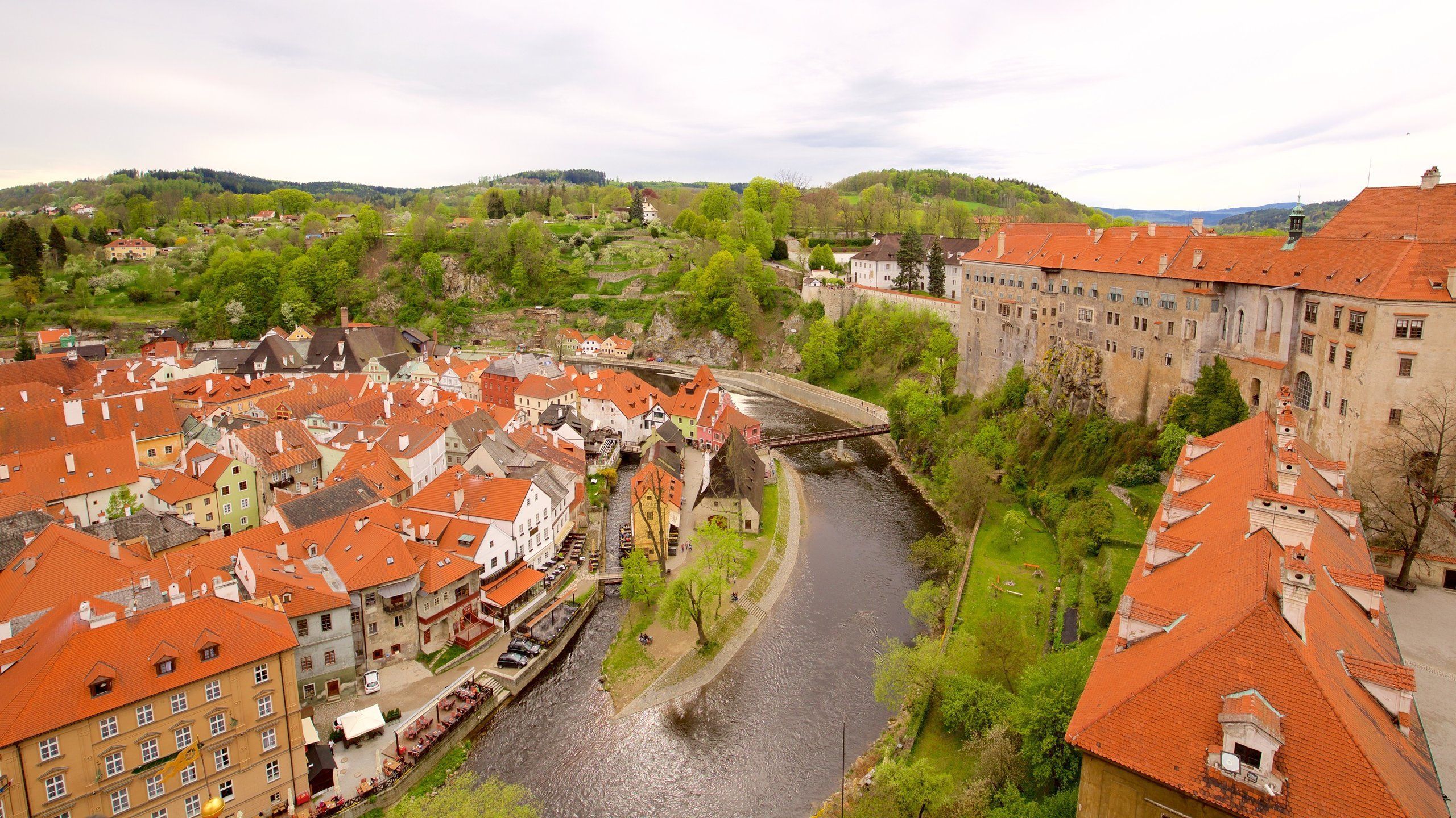 2560x1440 Cesky Krumlov Castle in Český Krumlov. Expedia.co.uk
