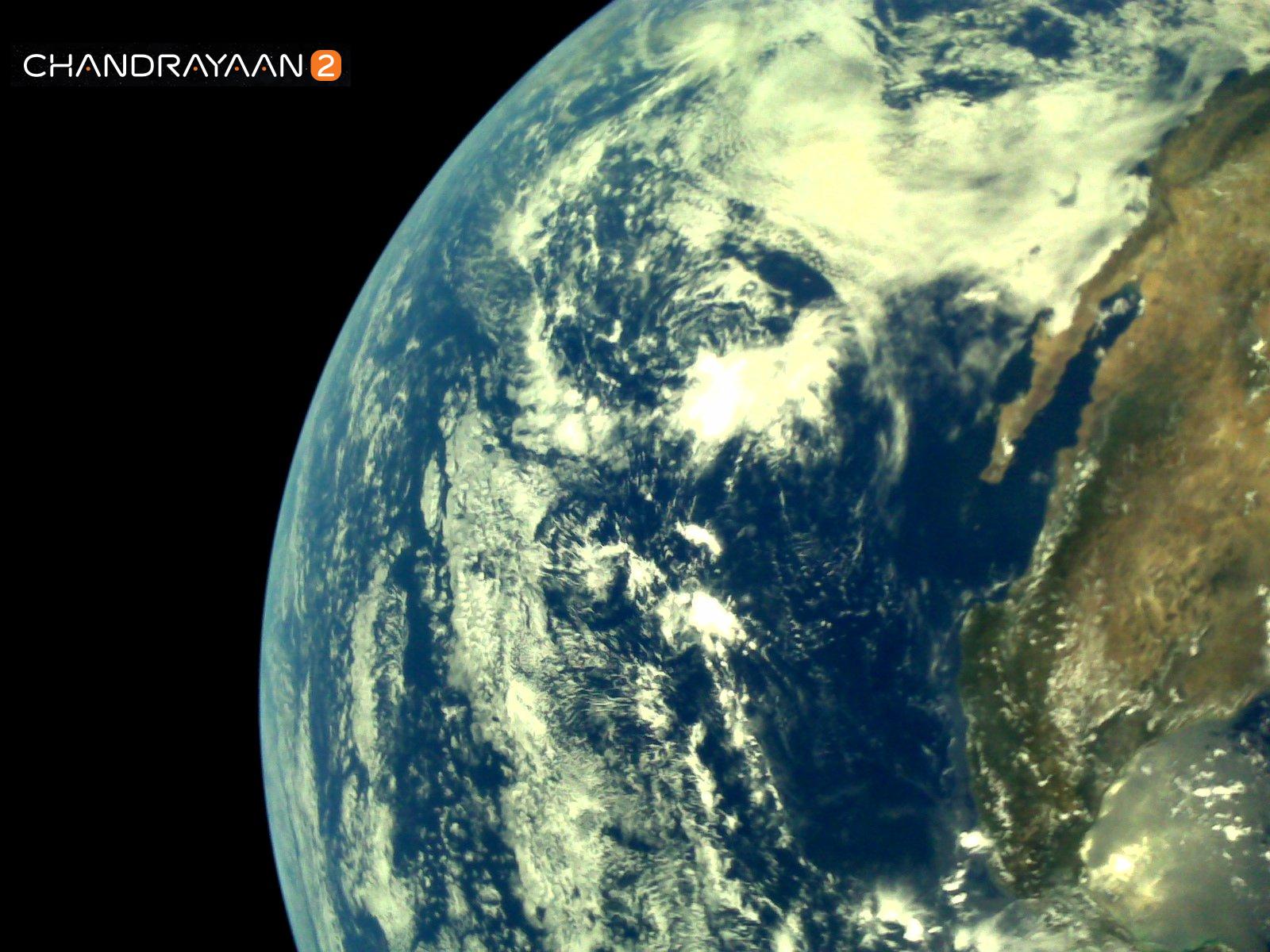 1600x1200 Stunning Photo Show Earth from India's Spacecraft Headed to the Moon