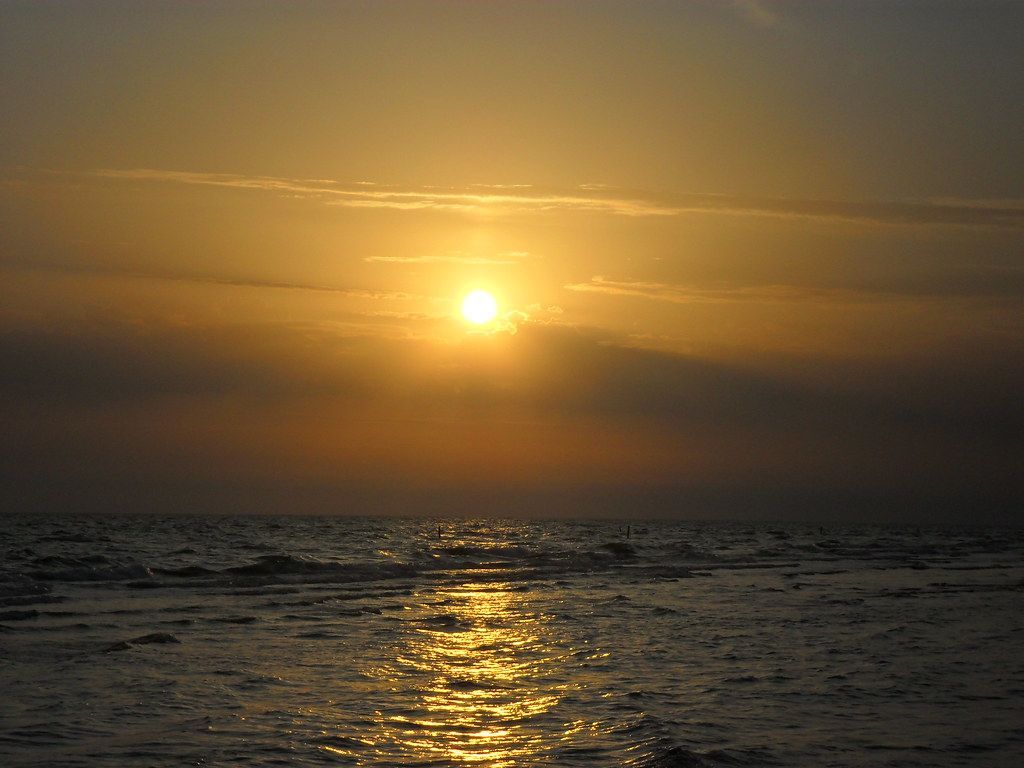 1024x768 Sunrise on the coast of Caspian Sea. This photo was taken a