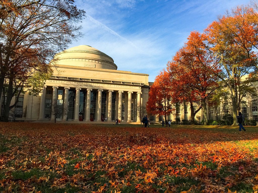 1024x768 MIT in Fall. The Great Dome and Killian Court at Massachuse
