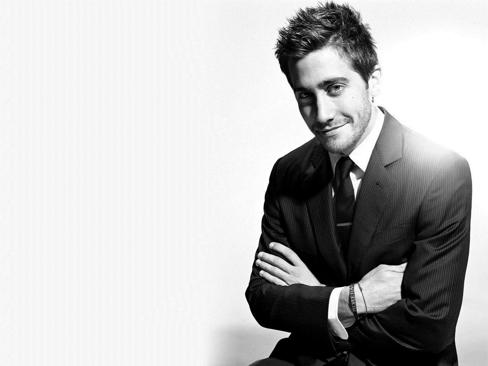 1600x1200 Jake Gyllenhaal Wallpaper High Resolution and Quality Download