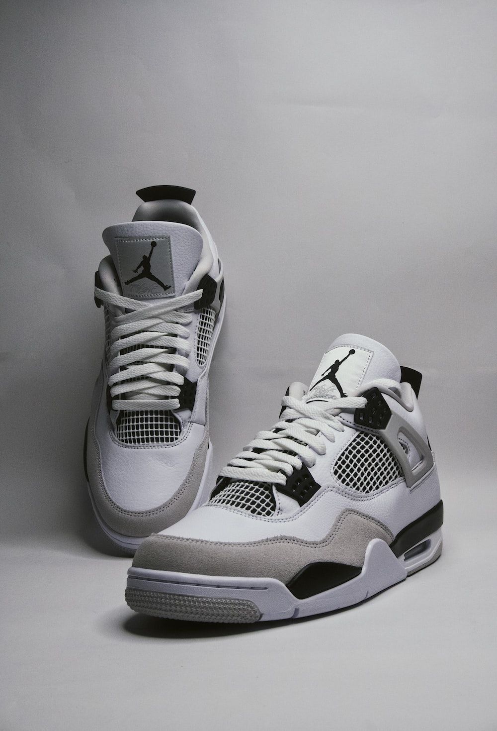 1000x1469 A pair of shoes photo