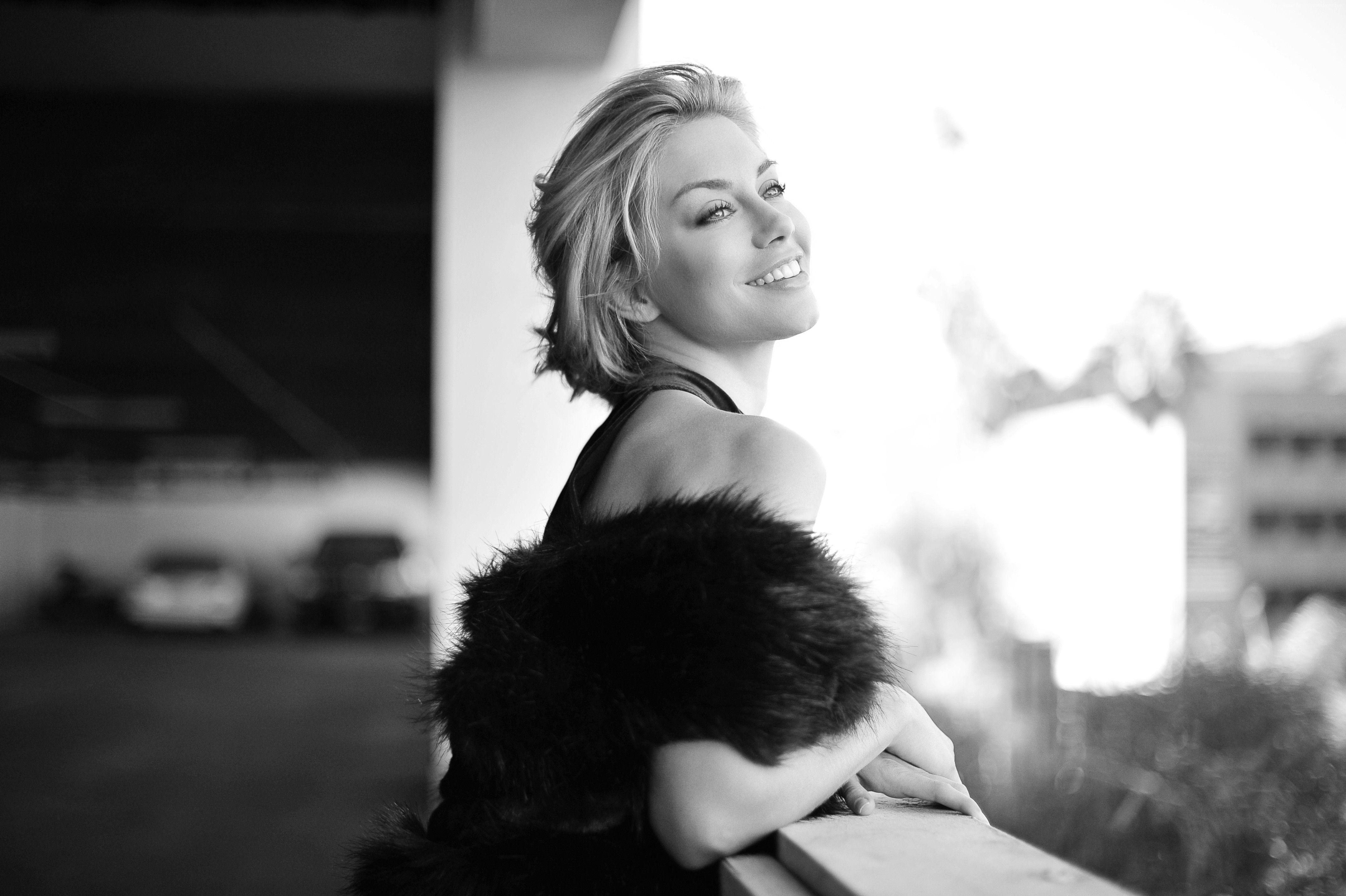 4256x2832 Jennifer Holland HD Background