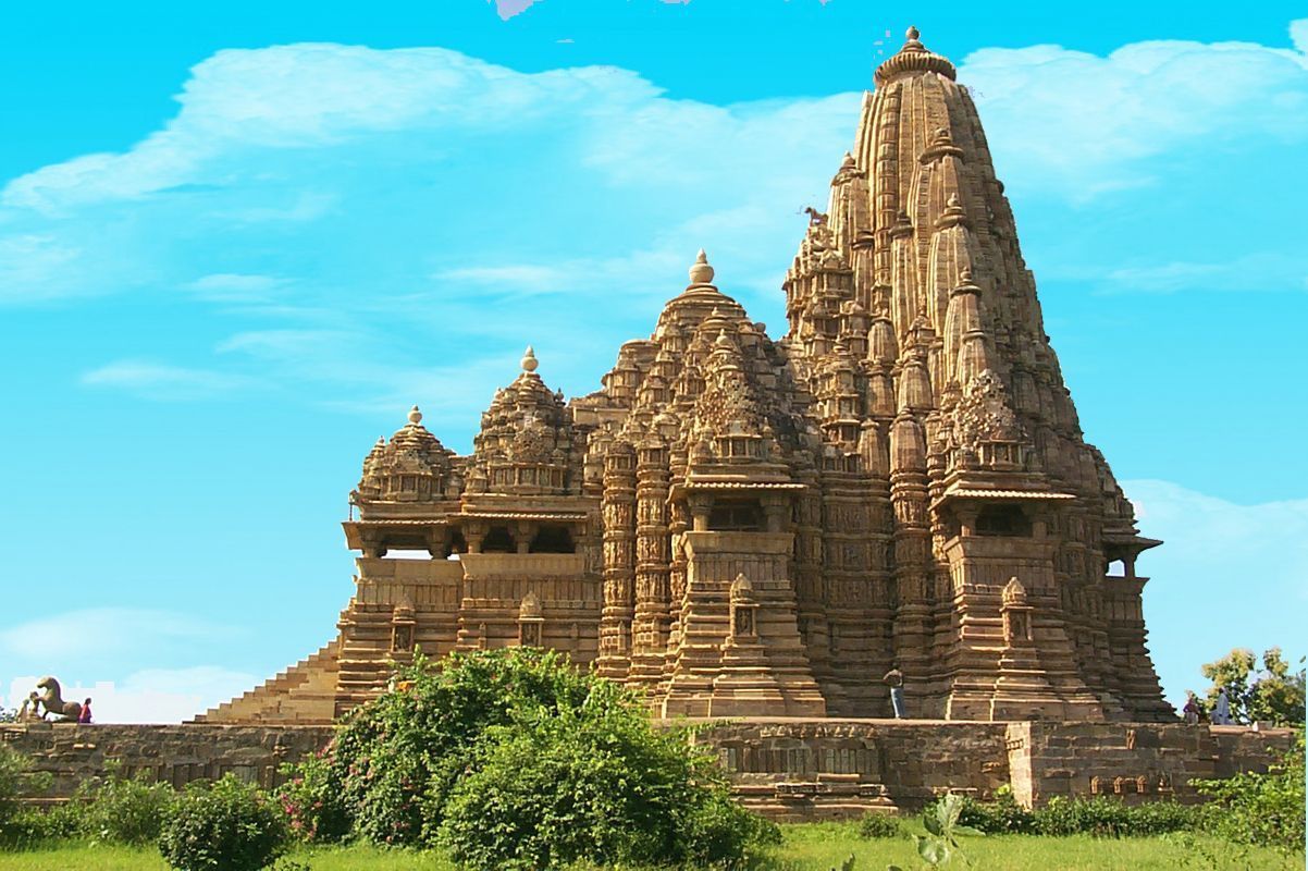1202x800 Khajuraho Temple Picture. Fotos de templo, Viaje a la india, Viajes