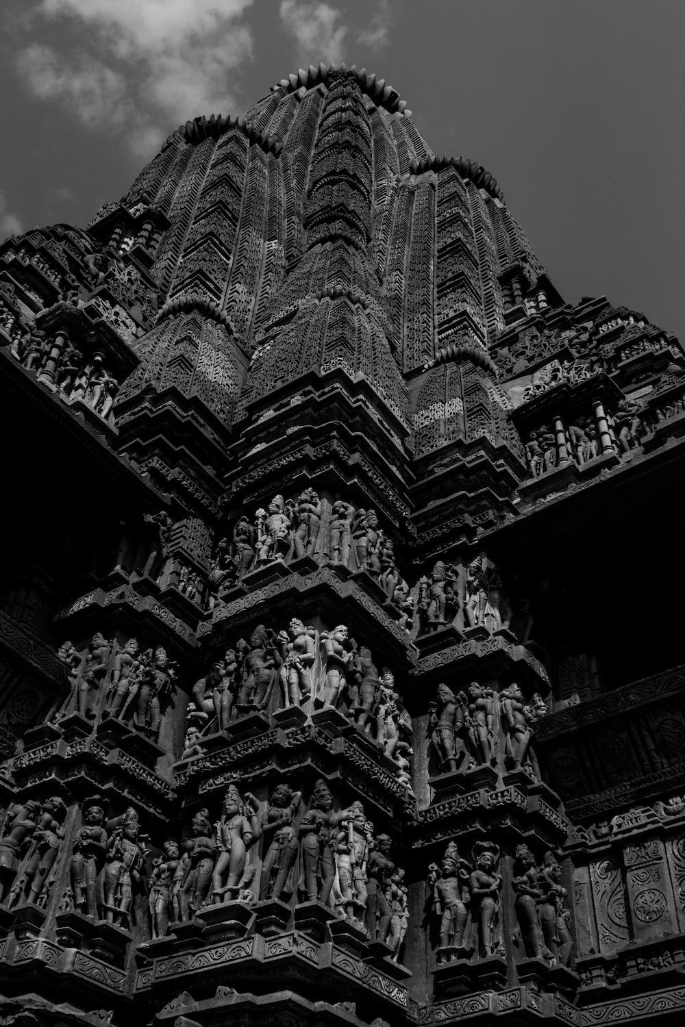 1000x1500 Grayscale photo of concrete building photo