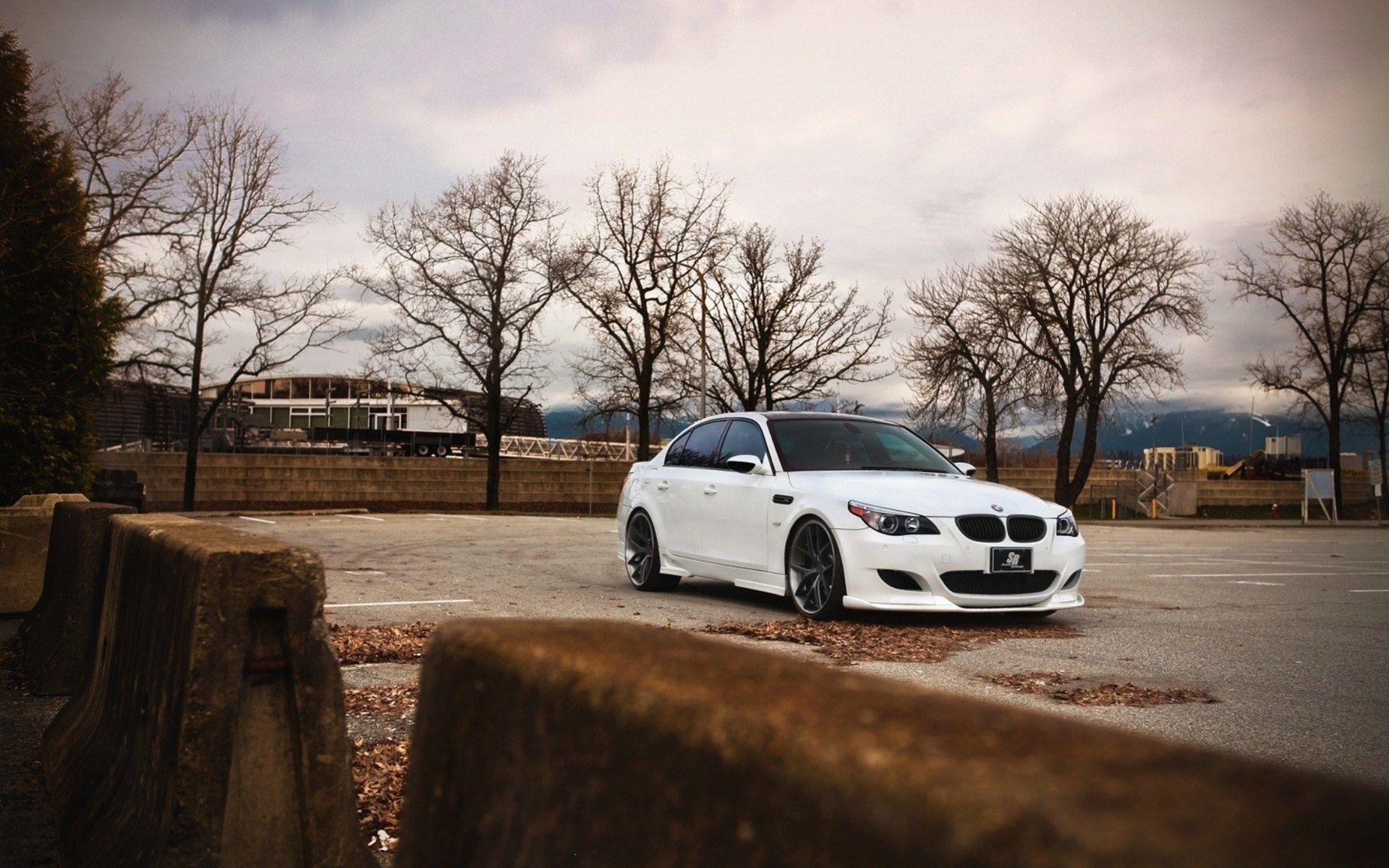 1920x1200 BMW M5 E60 Autumn Photo wallpaperx1200