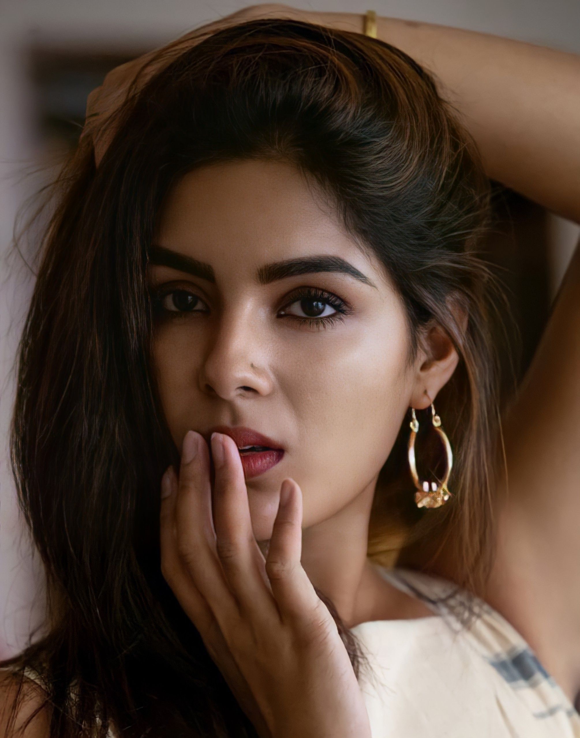 2010x2560 Samyukta menon Wallpaper Download