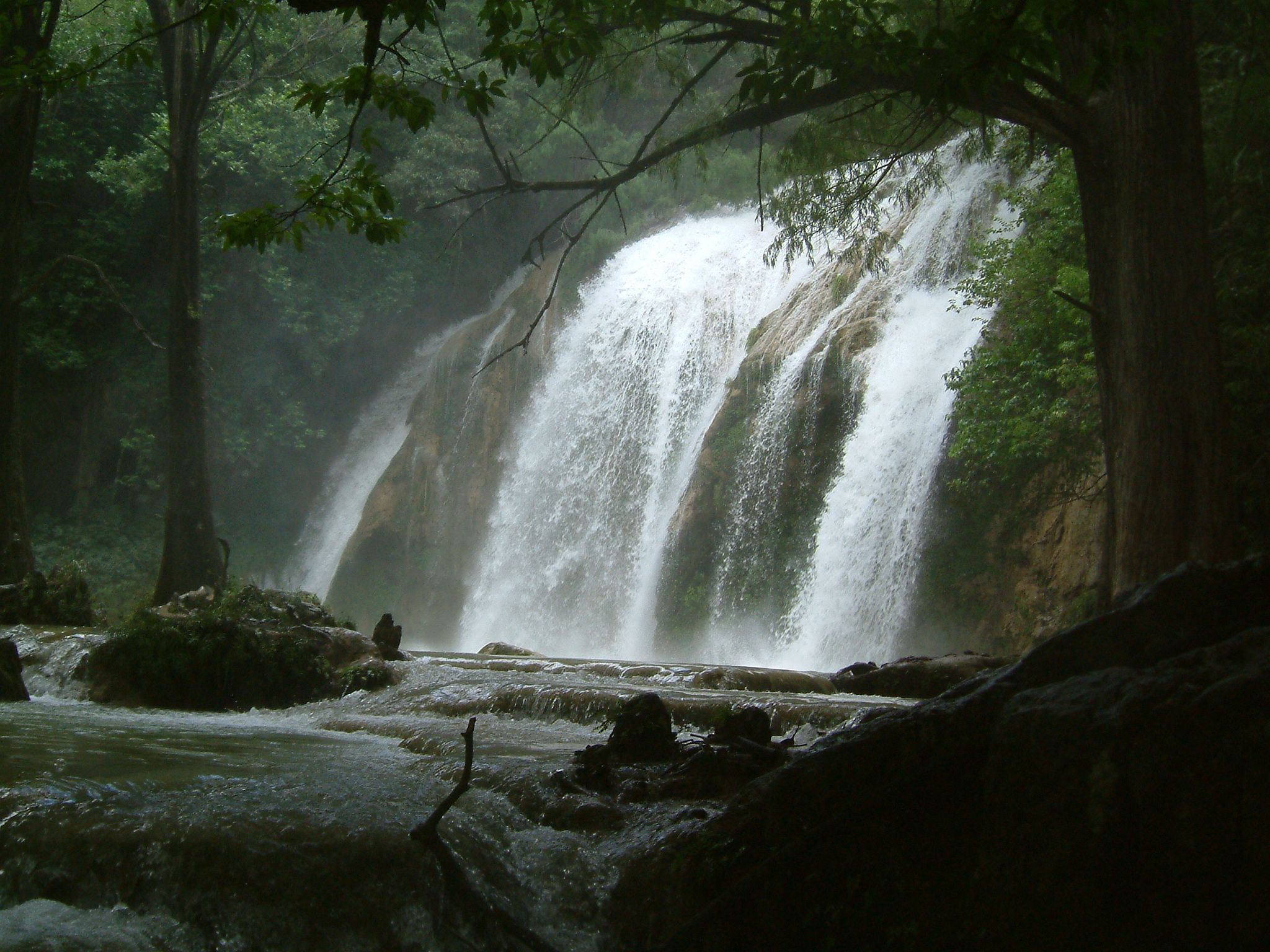 2048x1536 Waterfalls in Chiapas, Mexico