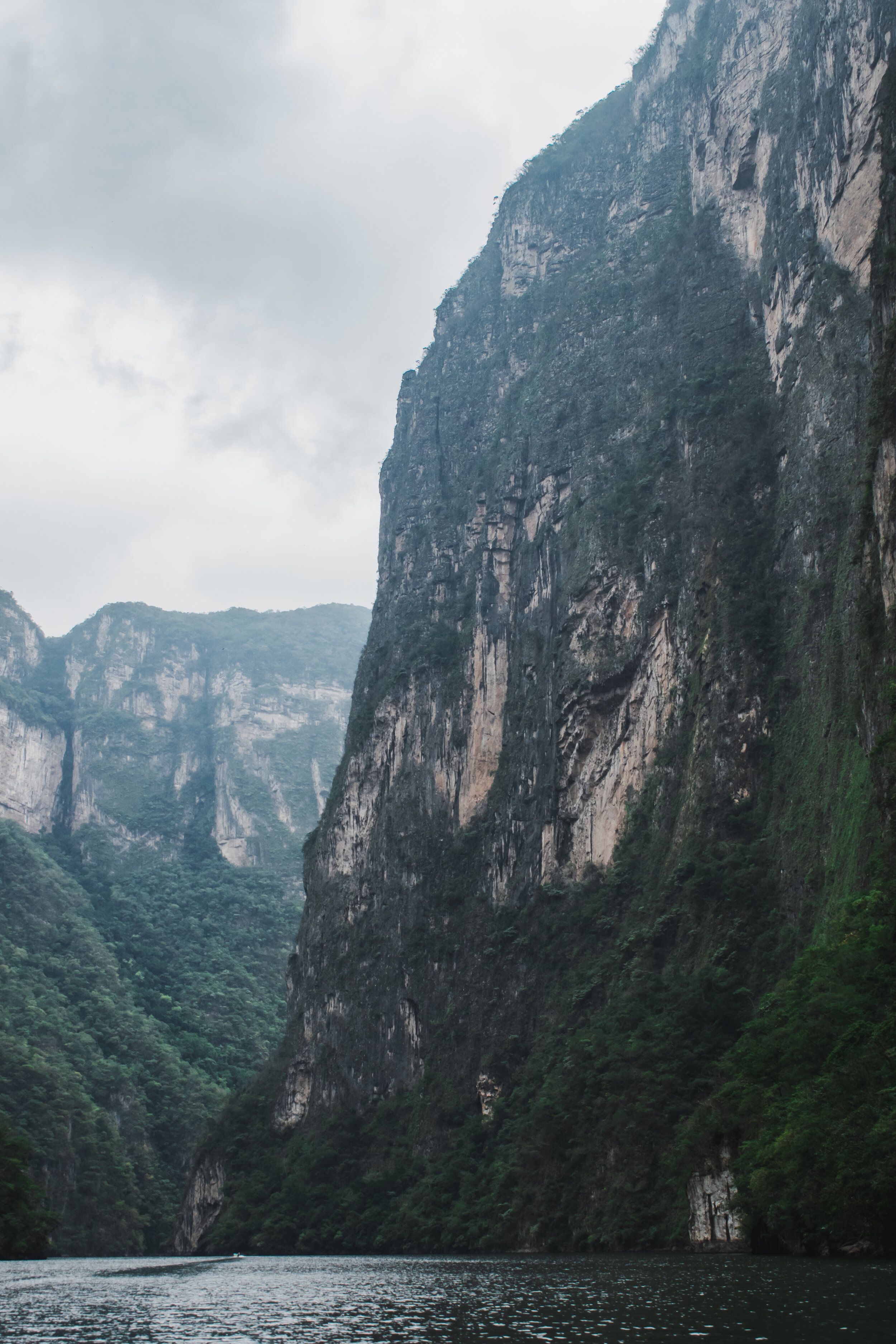 2500x3750 A Boat Rided Blowing Sumidero Canyon. Chiapas, Mexico