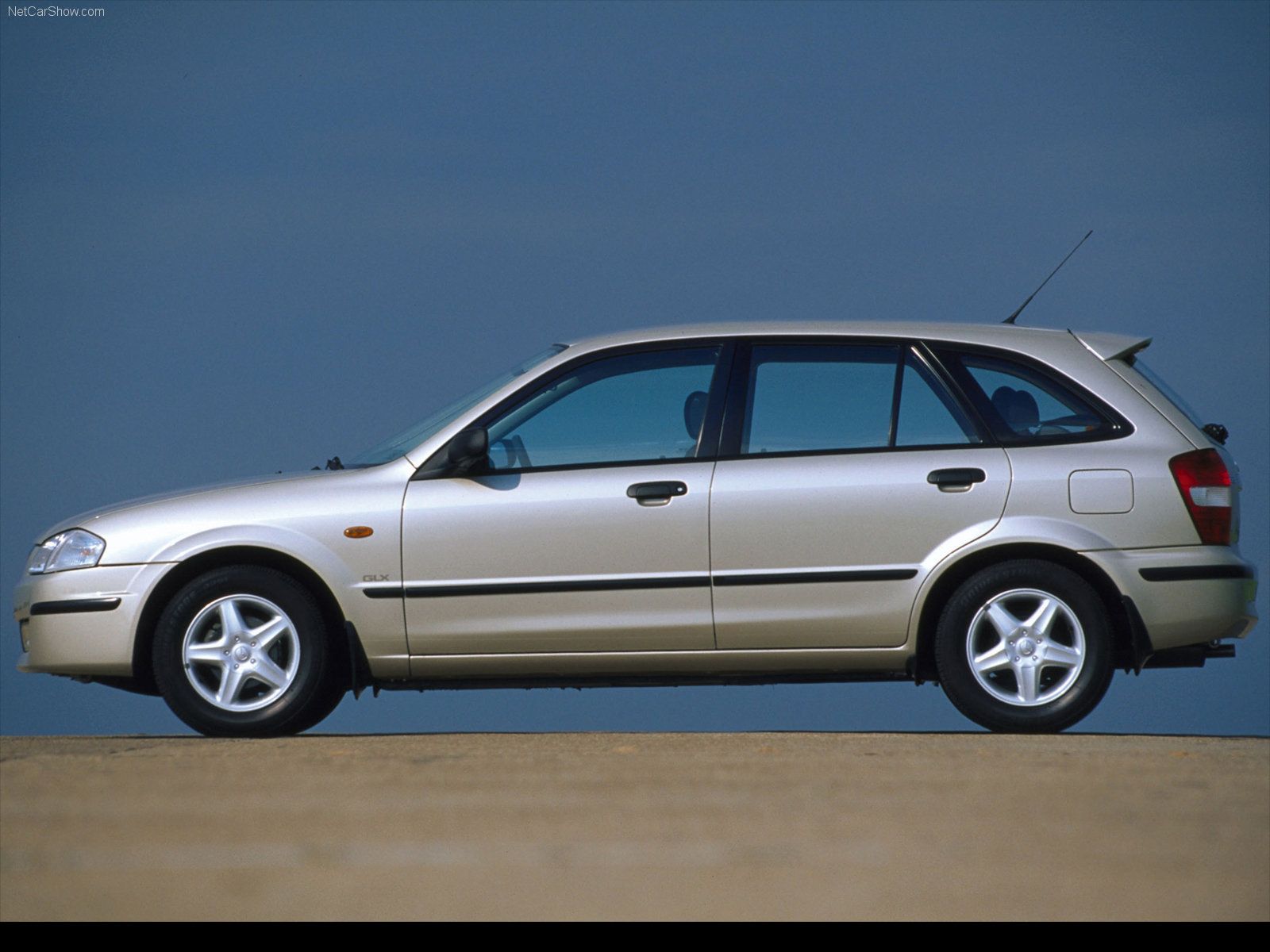 1600x1200 Mazda 323 picture. Mazda photo gallery