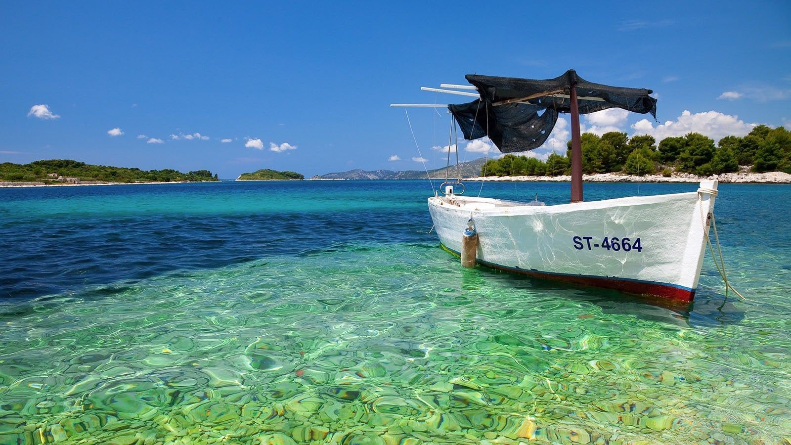 1600x900 Croatian boat scenery wallpaper
