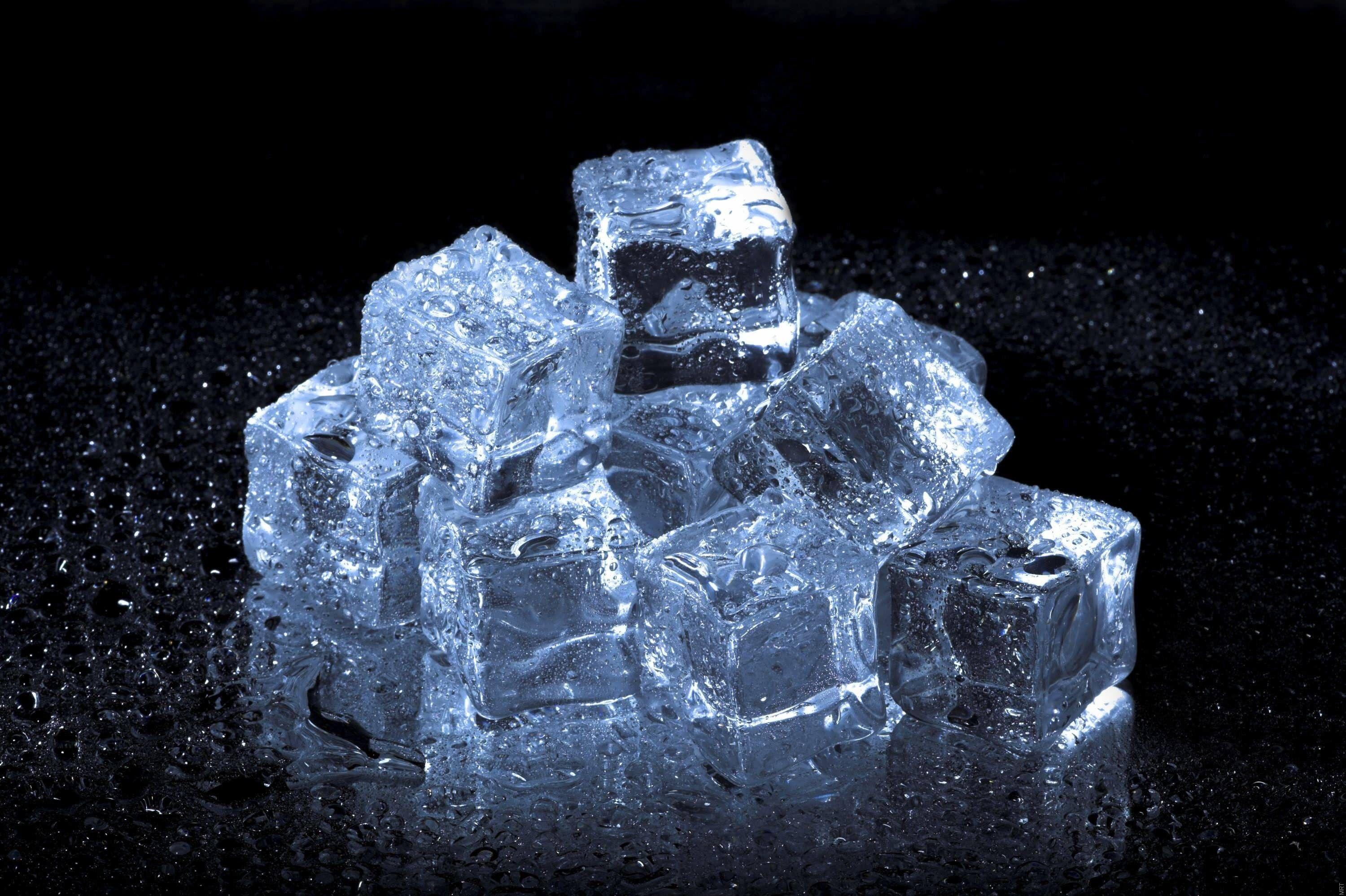 3000x1997 water, dark, ice cubes wallpaper