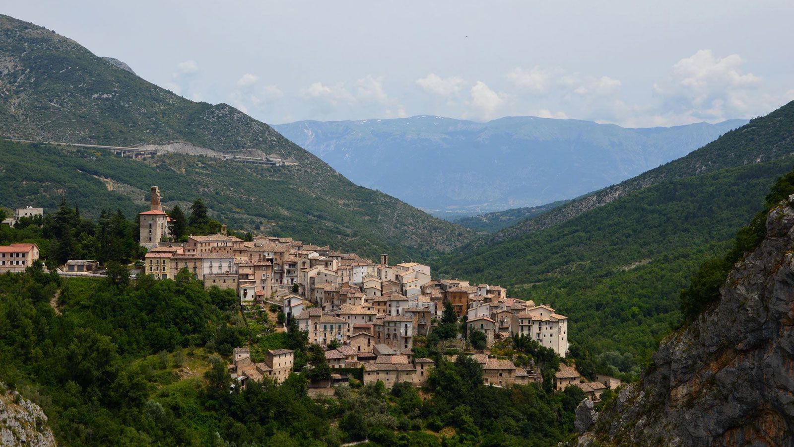 1600x900 reasons to visit Abruzzo in Italy