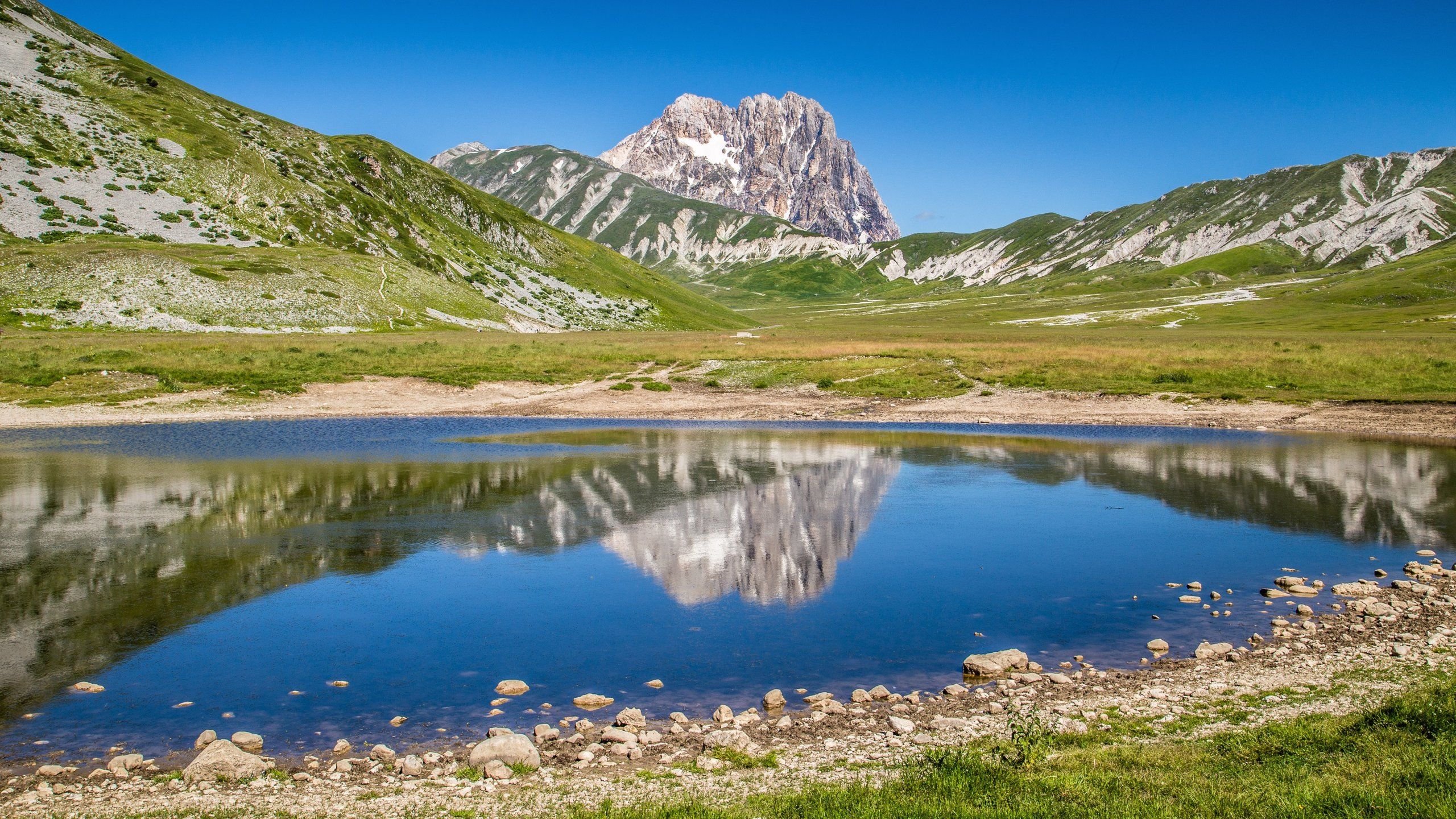 2560x1440 Fun Things to Do in Abruzzo November 2023