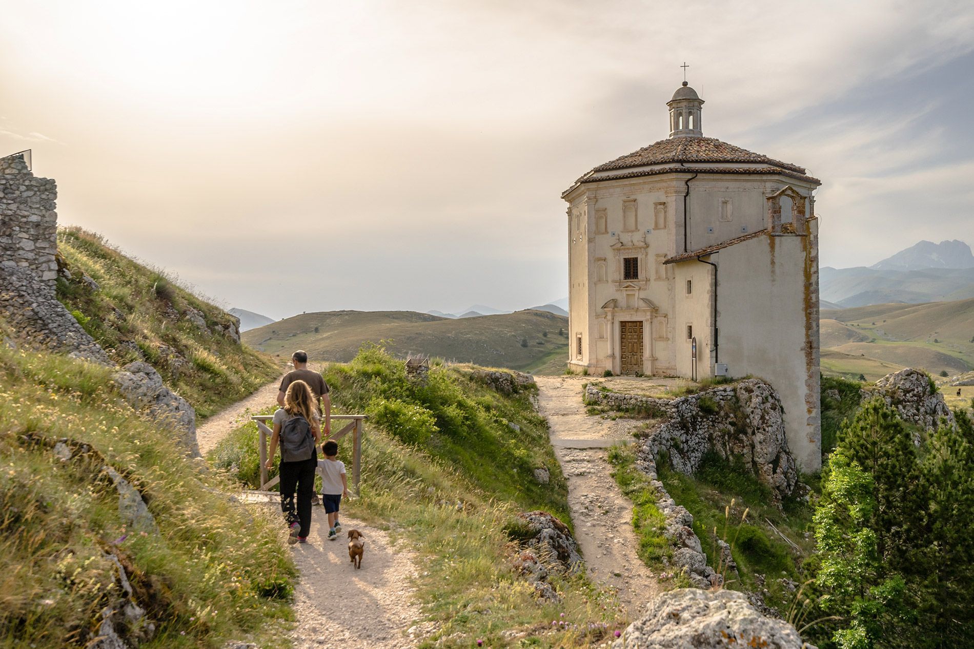 1900x1267 Abruzzo region