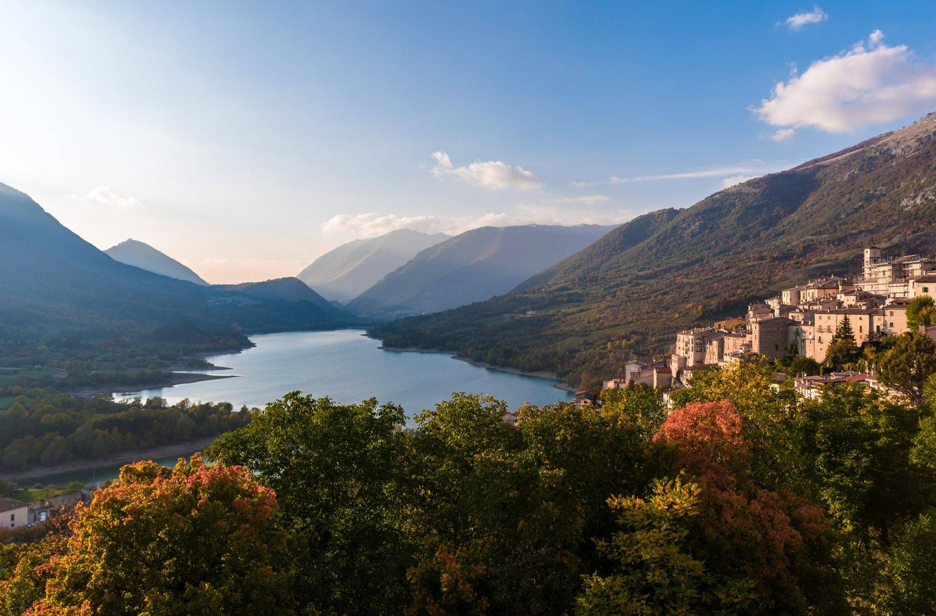 1920x1265 Abruzzo in Autumn