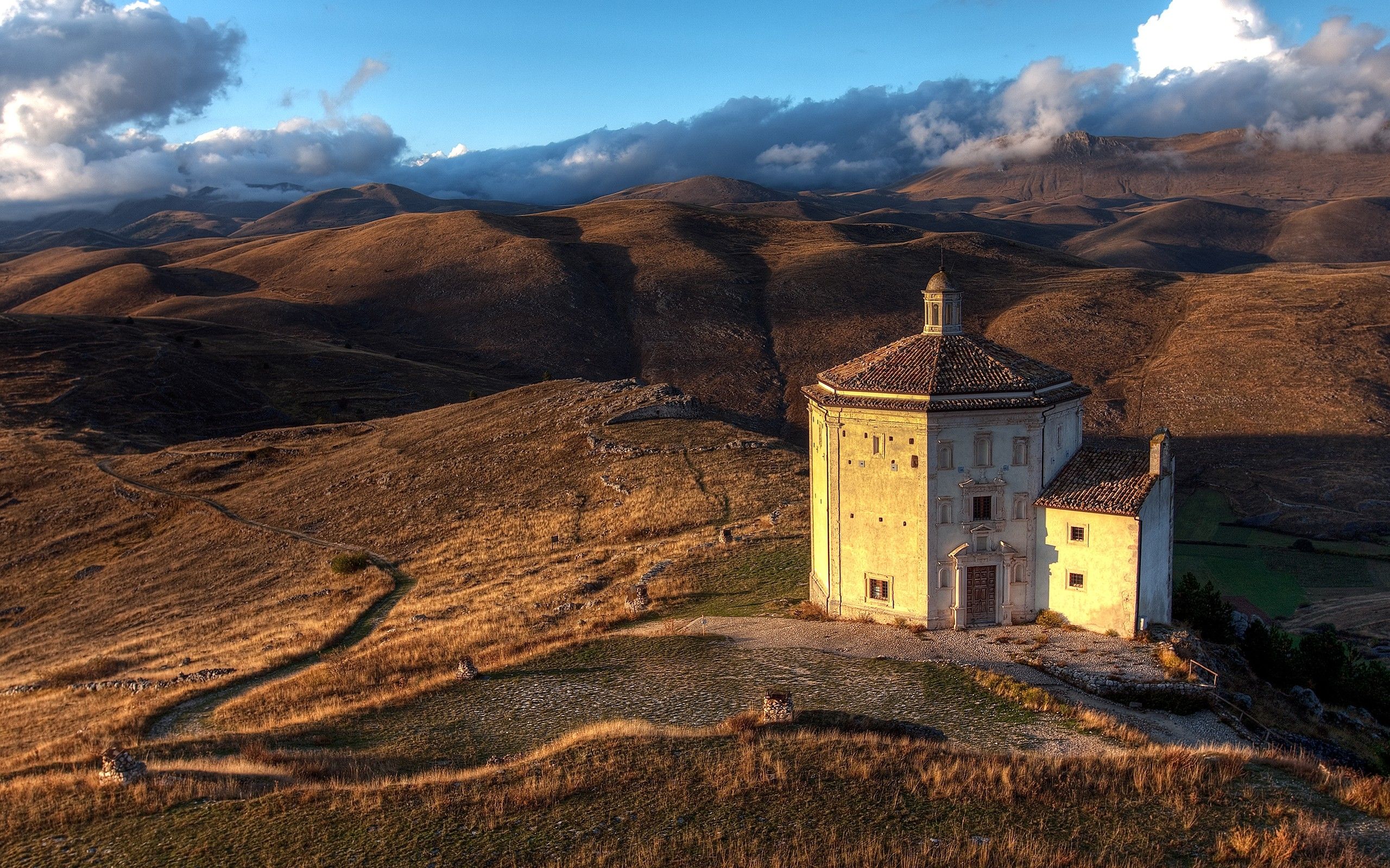 2560x1600 Abruzzo，Italy MacBook Air Wallpaper Download