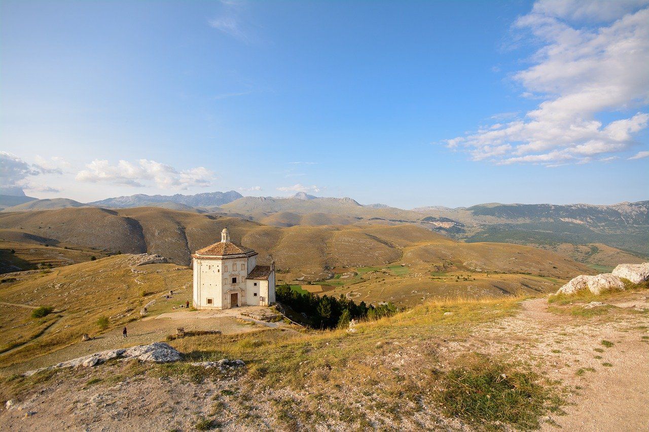 1280x853 The Castle of Rocca Calascio in Abruzzo, Italy hidden Italy