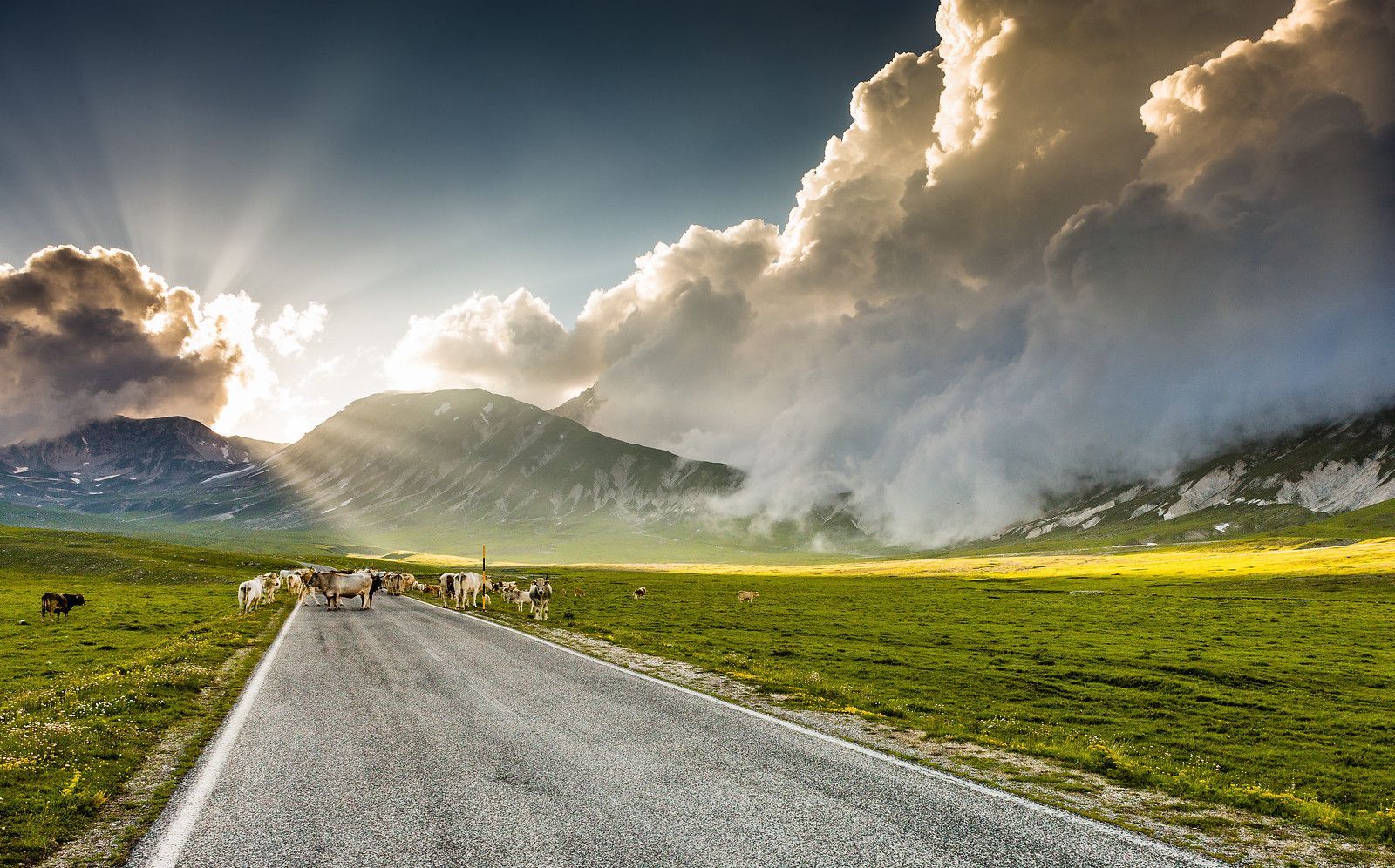 1600x996 Abruzzo