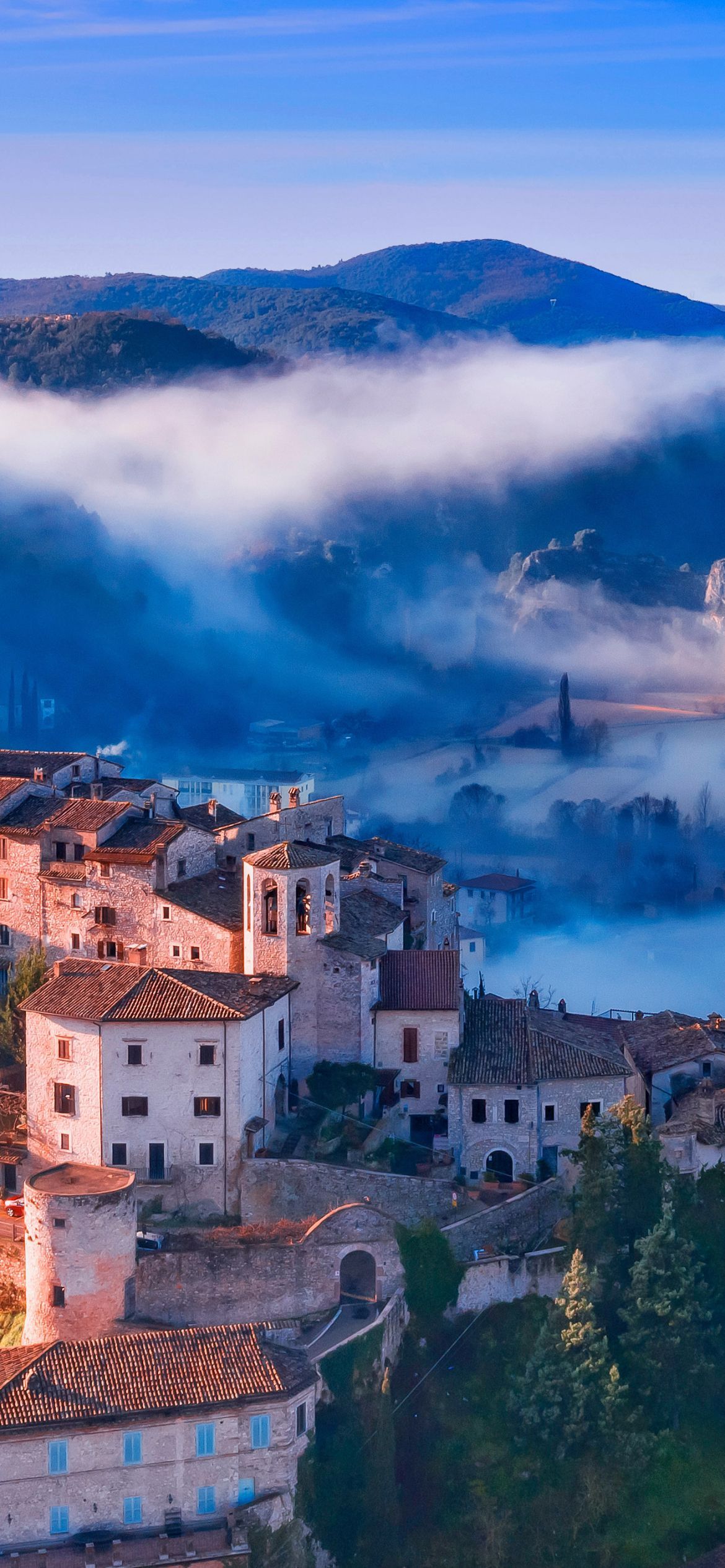 1170x2532 The village of Arrone in Umbria, Italy