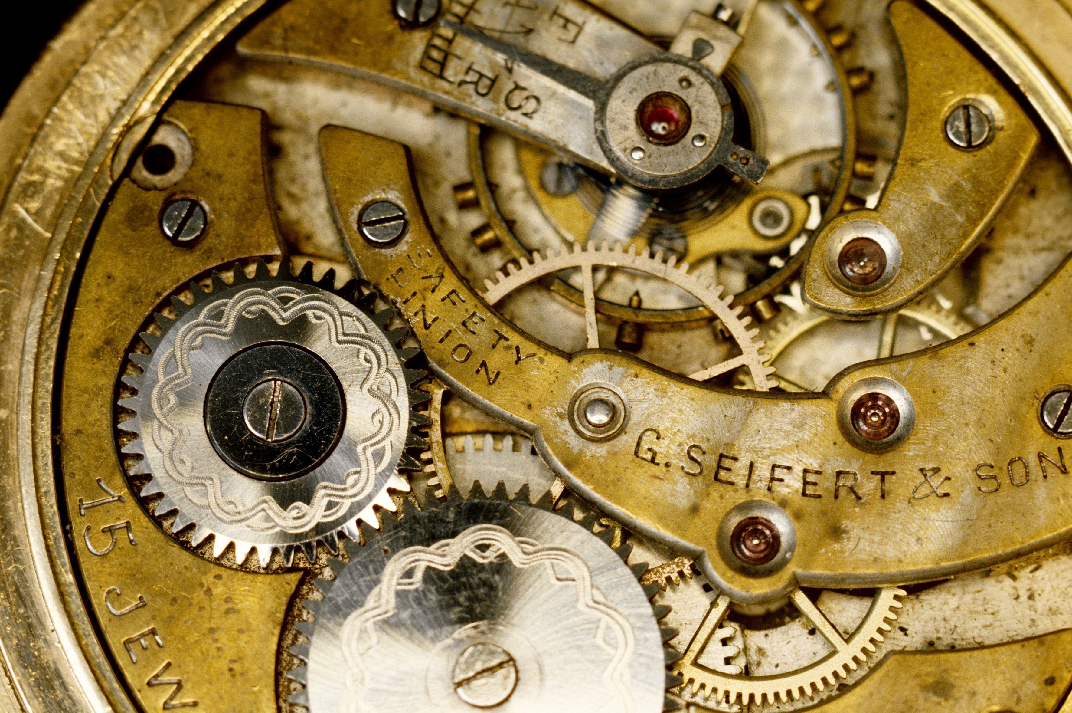 3544x2356 Innards of a G. Seifert mechanical gold watch